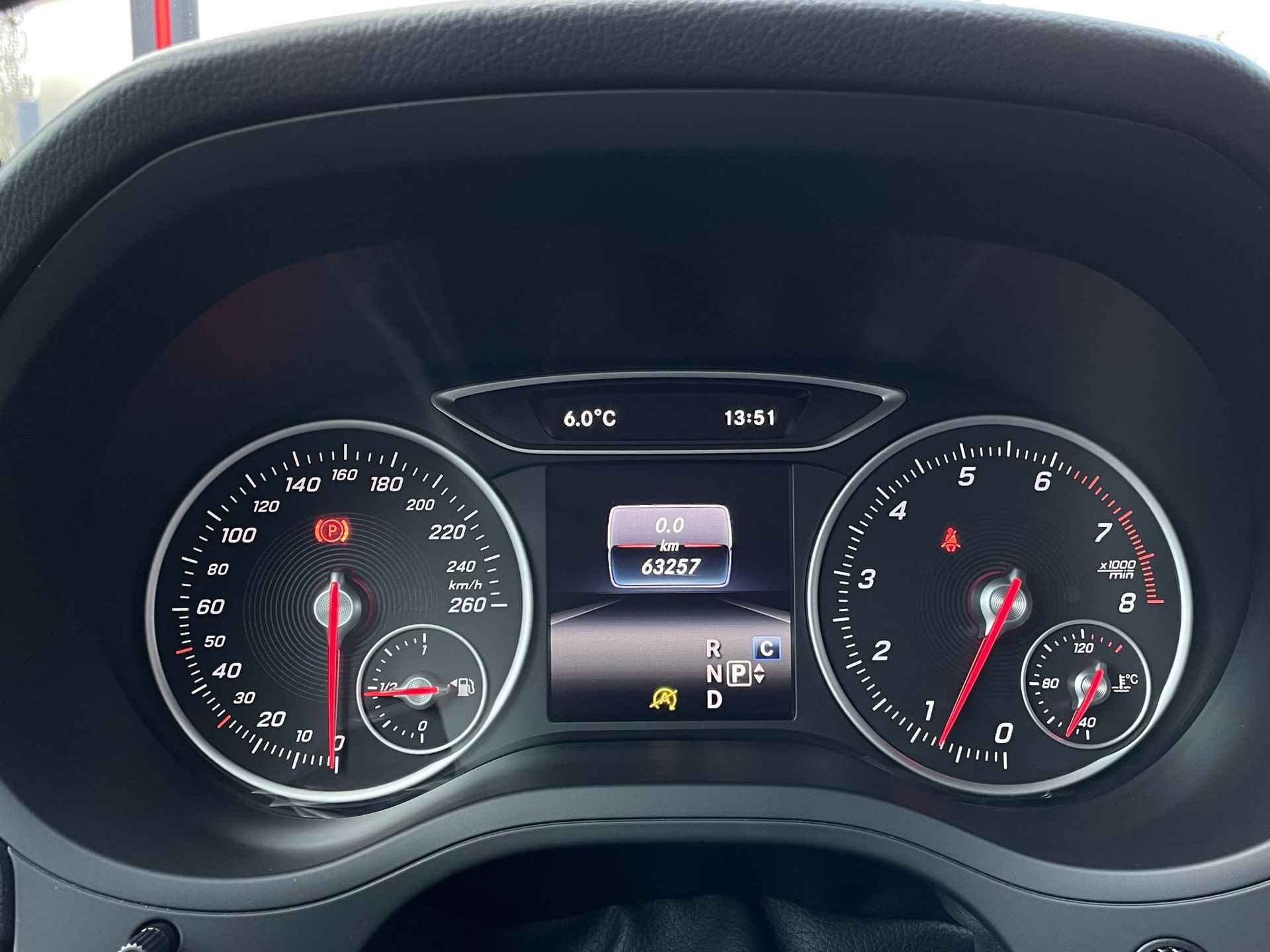 Mercedes-Benz B-klasse 180 Business Solution AMG | Navigatie | Panoramadak | Stoelverwarming | - 4/30