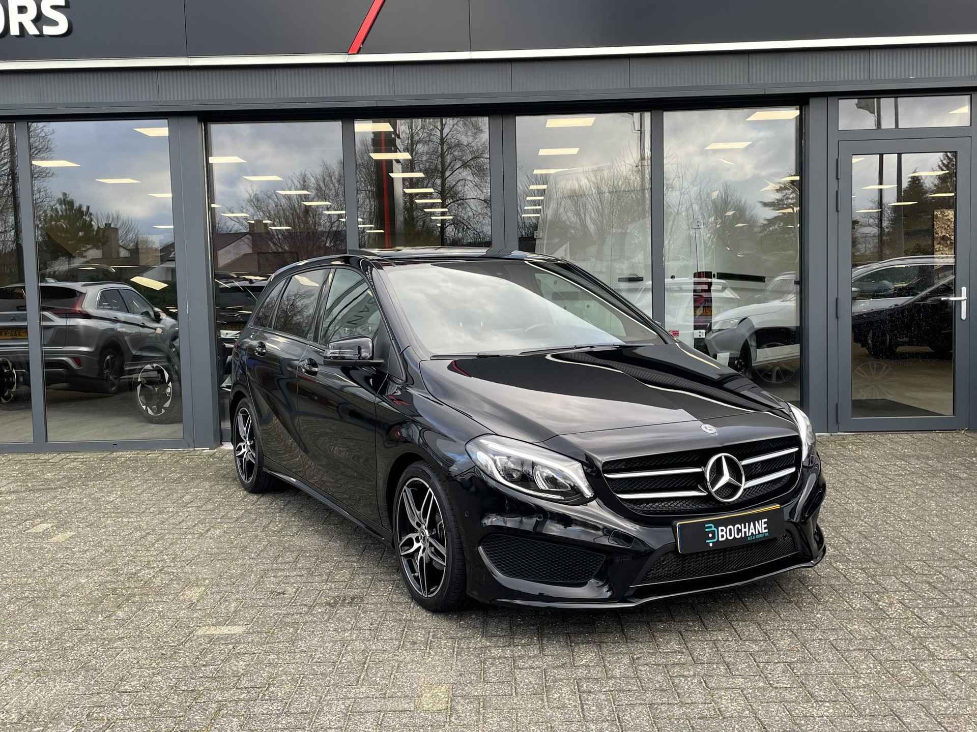 Mercedes-Benz B-klasse 180 Business Solution AMG | Navigatie | Panoramadak | Stoelverwarming | - 18/30