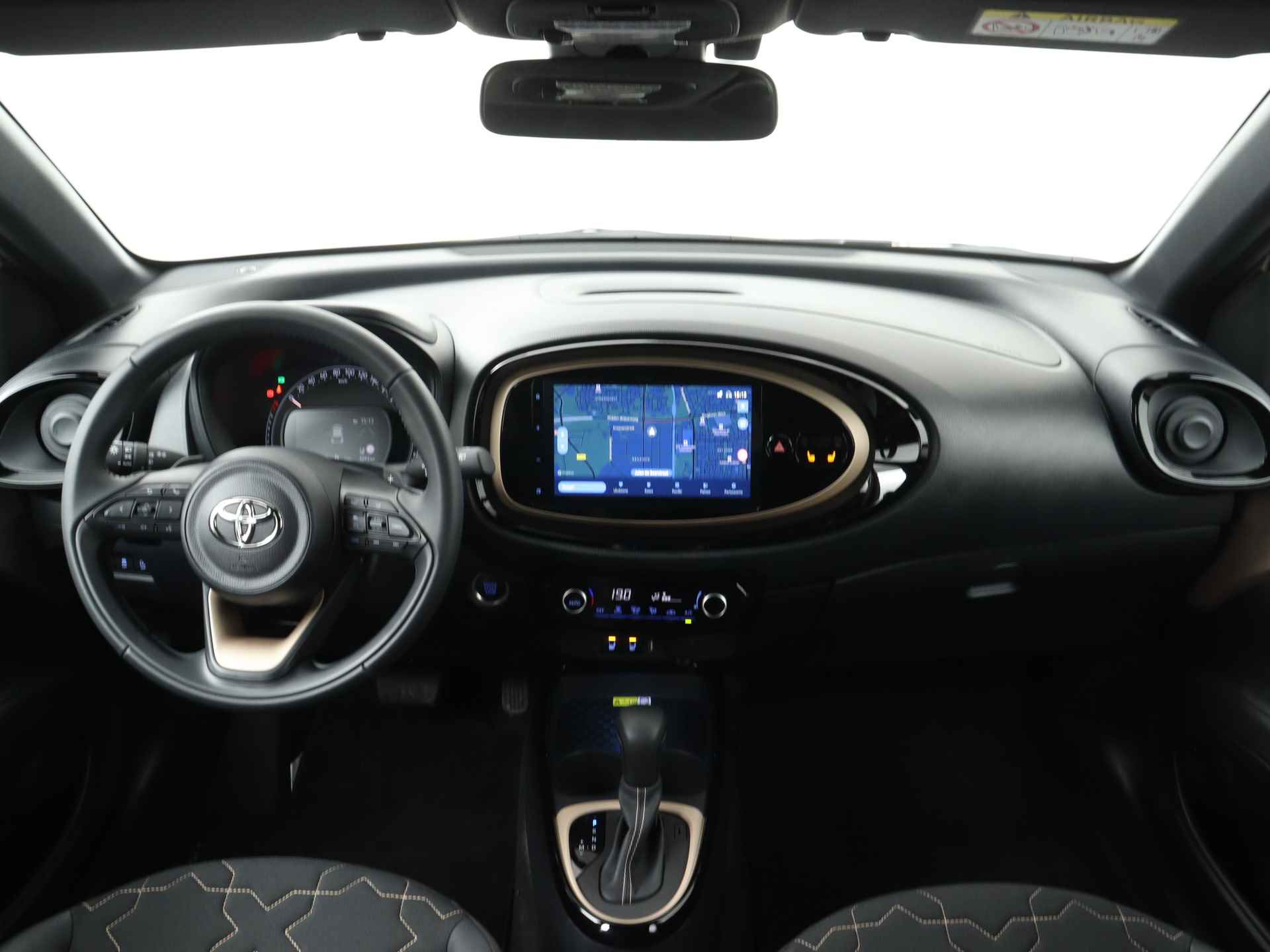 Toyota Aygo X 1.0 Premium Limited Automaat | Navigatie | Lichtmetalen Velgen | Parkeersensoren | - 6/44