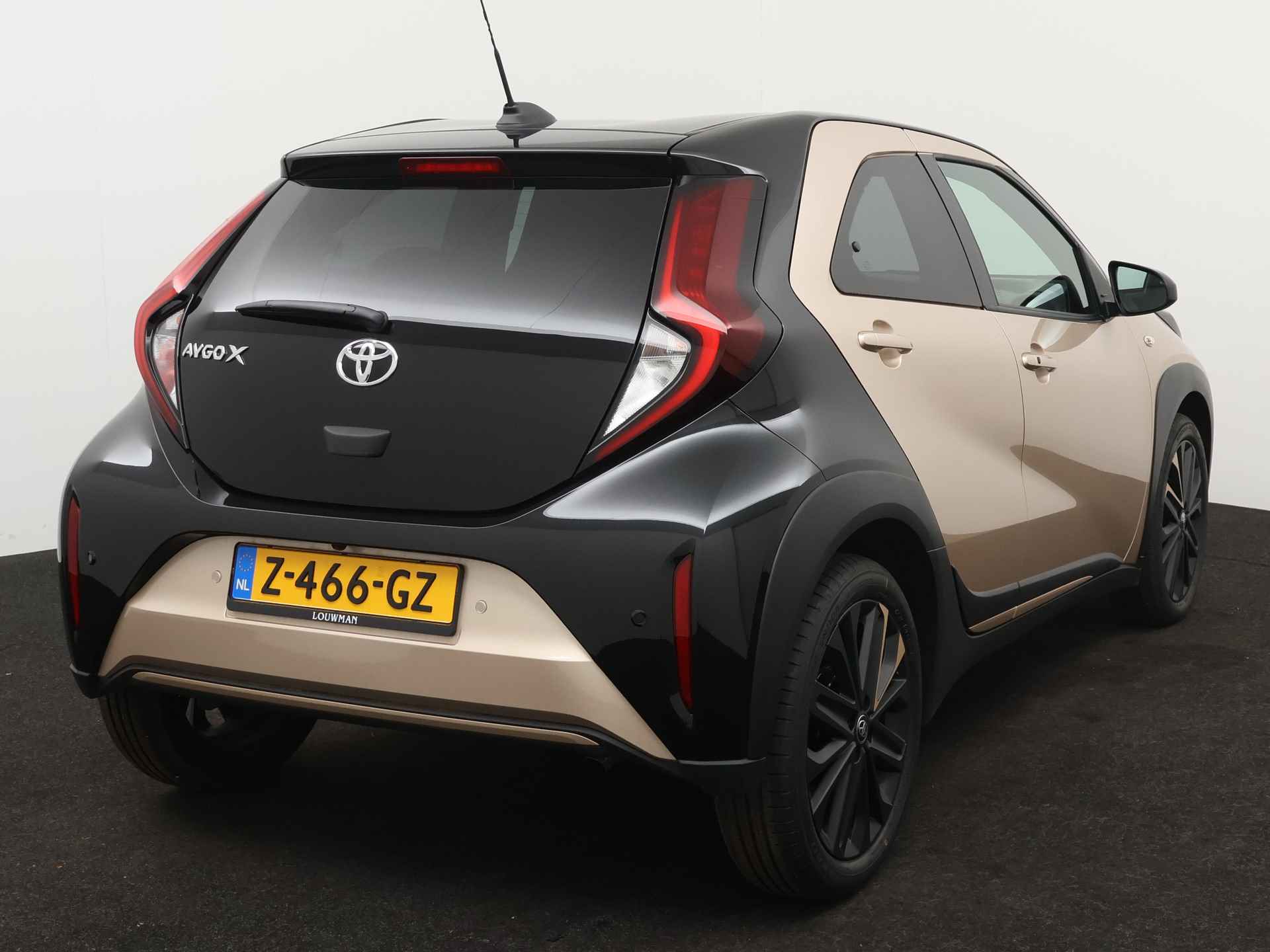 Toyota Aygo X 1.0 Premium Limited | Navigatie | Lichtmetalen Velgen | Parkeersensoren | - 18/44