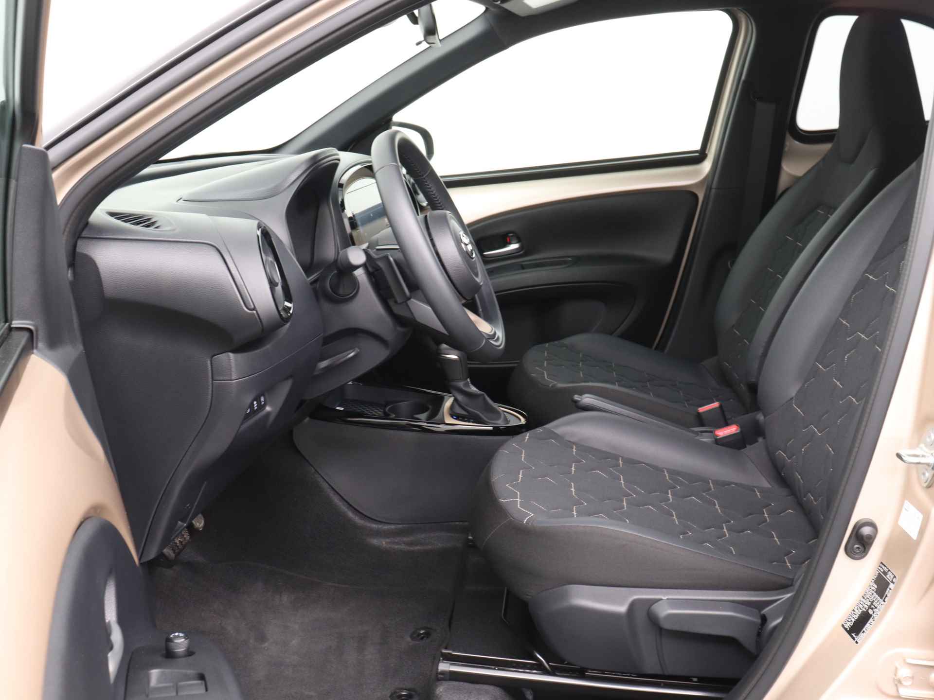 Toyota Aygo X 1.0 Premium Limited Automaat | Navigatie | Lichtmetalen Velgen | Parkeersensoren | - 20/44