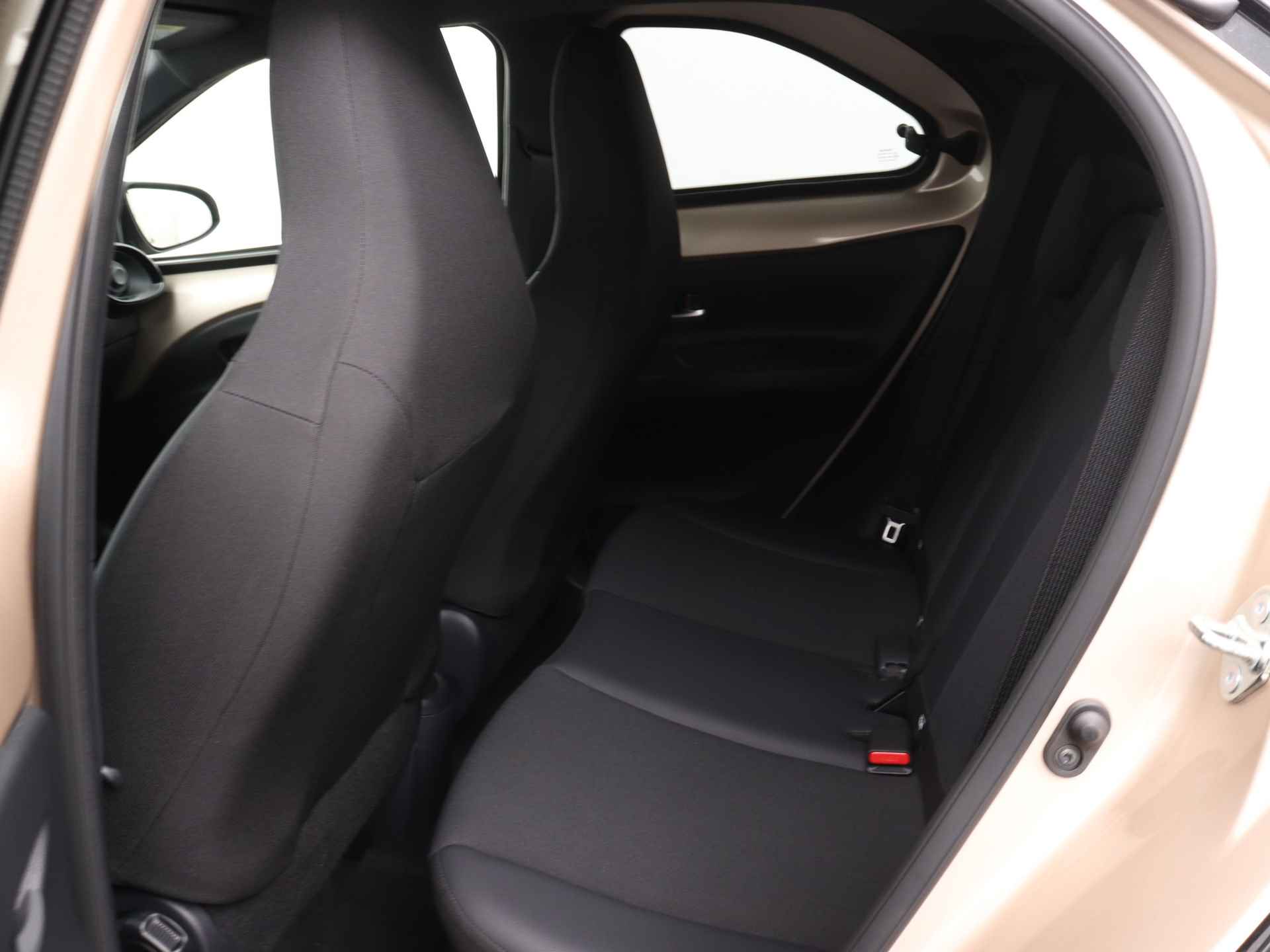 Toyota Aygo X 1.0 Premium Limited Automaat | Navigatie | Lichtmetalen Velgen | Parkeersensoren | - 21/44