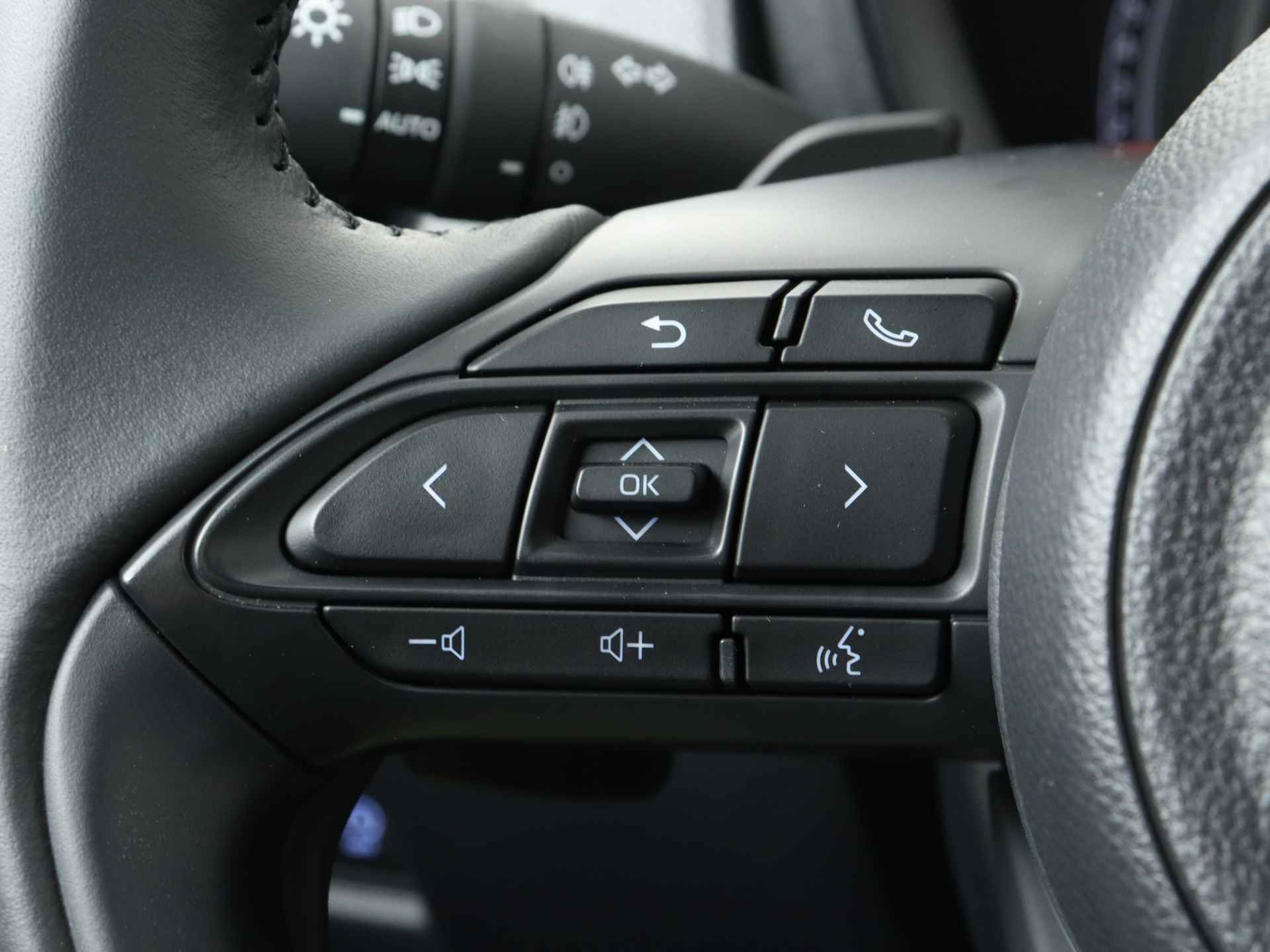 Toyota Aygo X 1.0 Premium Limited Automaat | Navigatie | Lichtmetalen Velgen | Parkeersensoren | - 22/44
