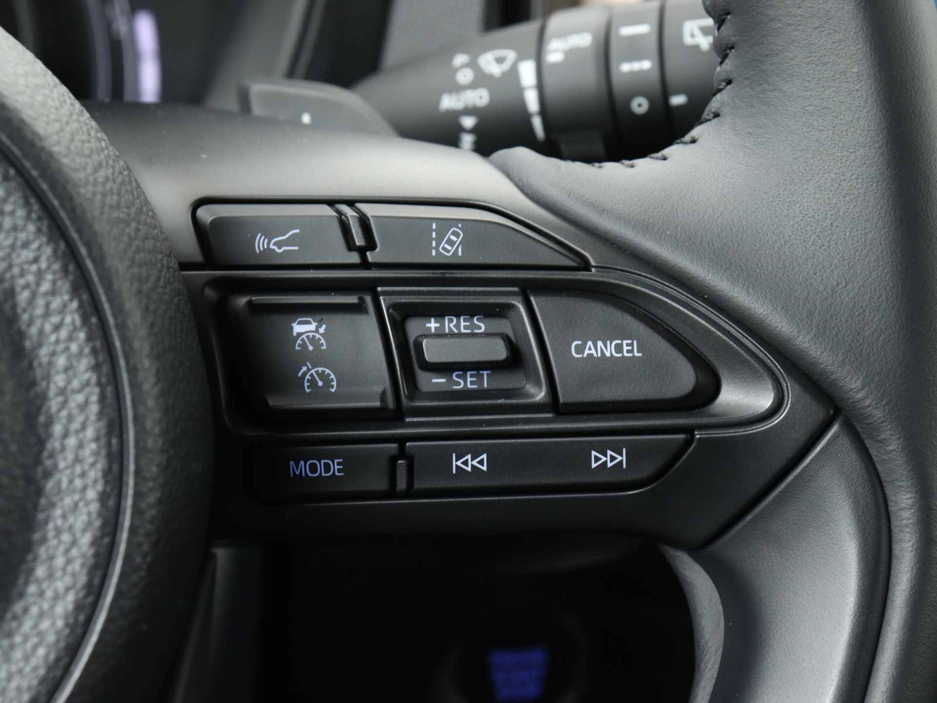Toyota Aygo X 1.0 Premium Limited Automaat | Navigatie | Lichtmetalen Velgen | Parkeersensoren | - 23/44