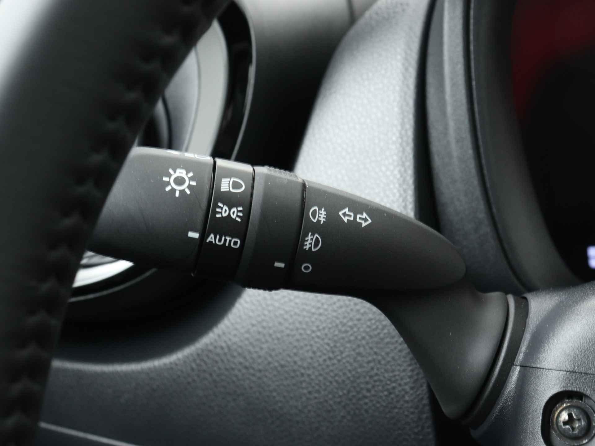 Toyota Aygo X 1.0 Premium Limited Automaat | Navigatie | Lichtmetalen Velgen | Parkeersensoren | - 24/44
