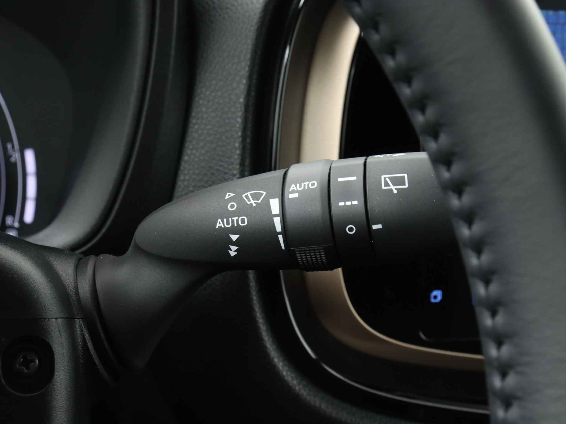 Toyota Aygo X 1.0 Premium Limited Automaat | Navigatie | Lichtmetalen Velgen | Parkeersensoren | - 25/44