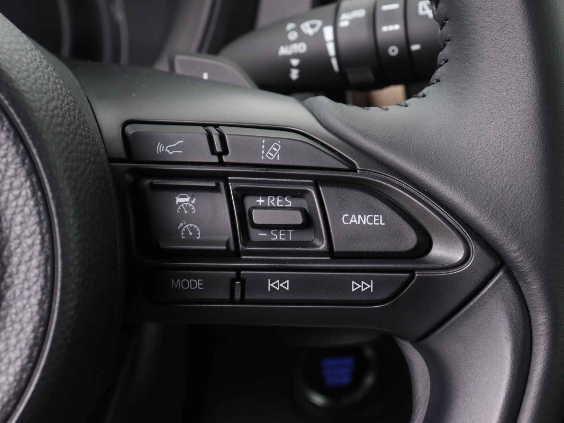 Toyota Aygo X 1.0 Premium Limited Automaat | Navigatie | Lichtmetalen Velgen | Parkeersensoren | - 26/44
