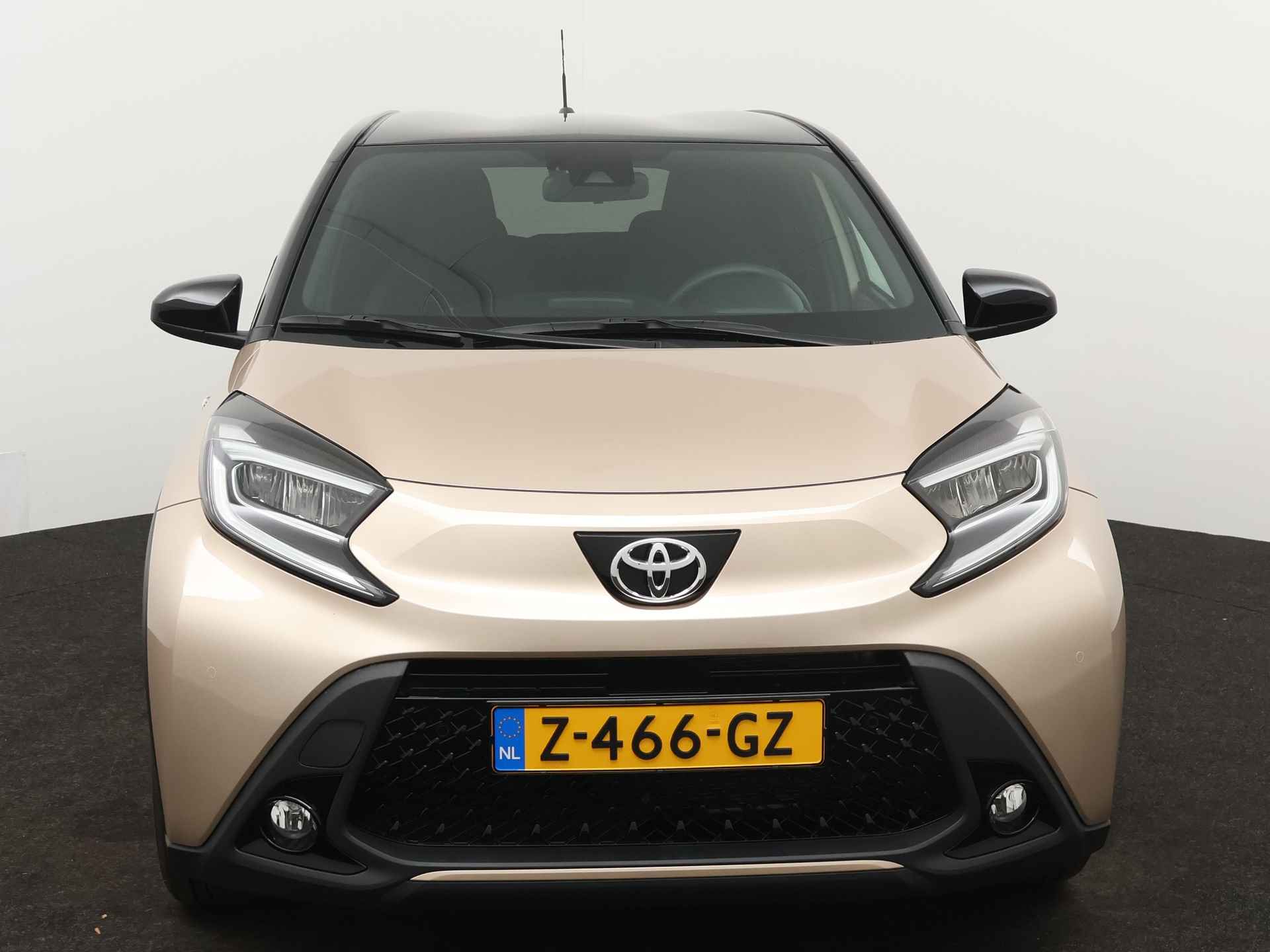 Toyota Aygo X 1.0 Premium Limited Automaat | Navigatie | Lichtmetalen Velgen | Parkeersensoren | - 28/44