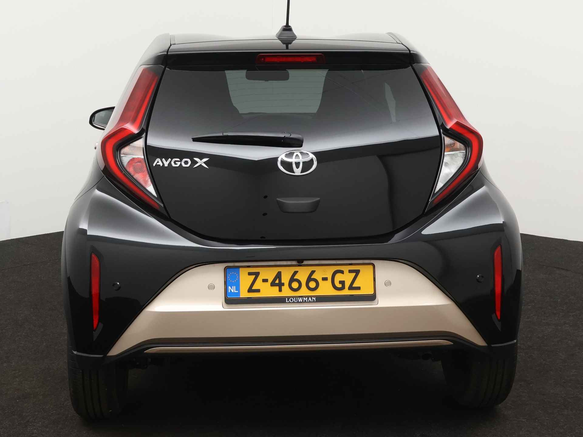 Toyota Aygo X 1.0 Premium Limited Automaat | Navigatie | Lichtmetalen Velgen | Parkeersensoren | - 30/44