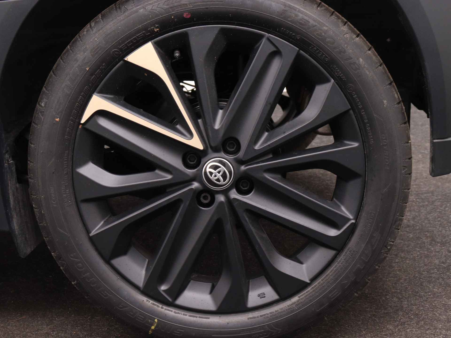 Toyota Aygo X 1.0 Premium Limited | Navigatie | Lichtmetalen Velgen | Parkeersensoren | - 41/44