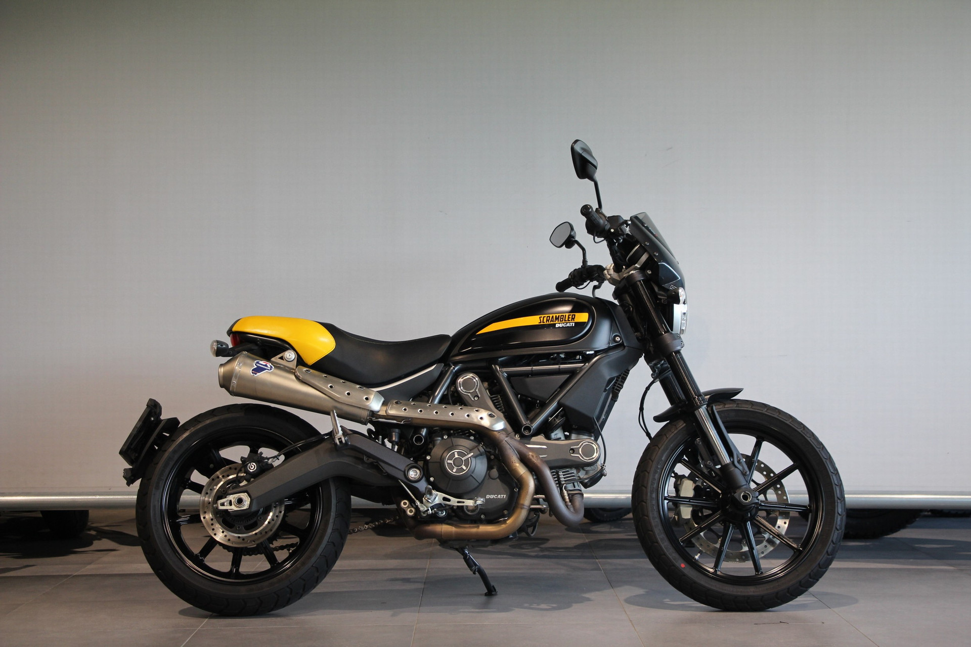 Ducati SCRAMBLER FULL THROTLLE