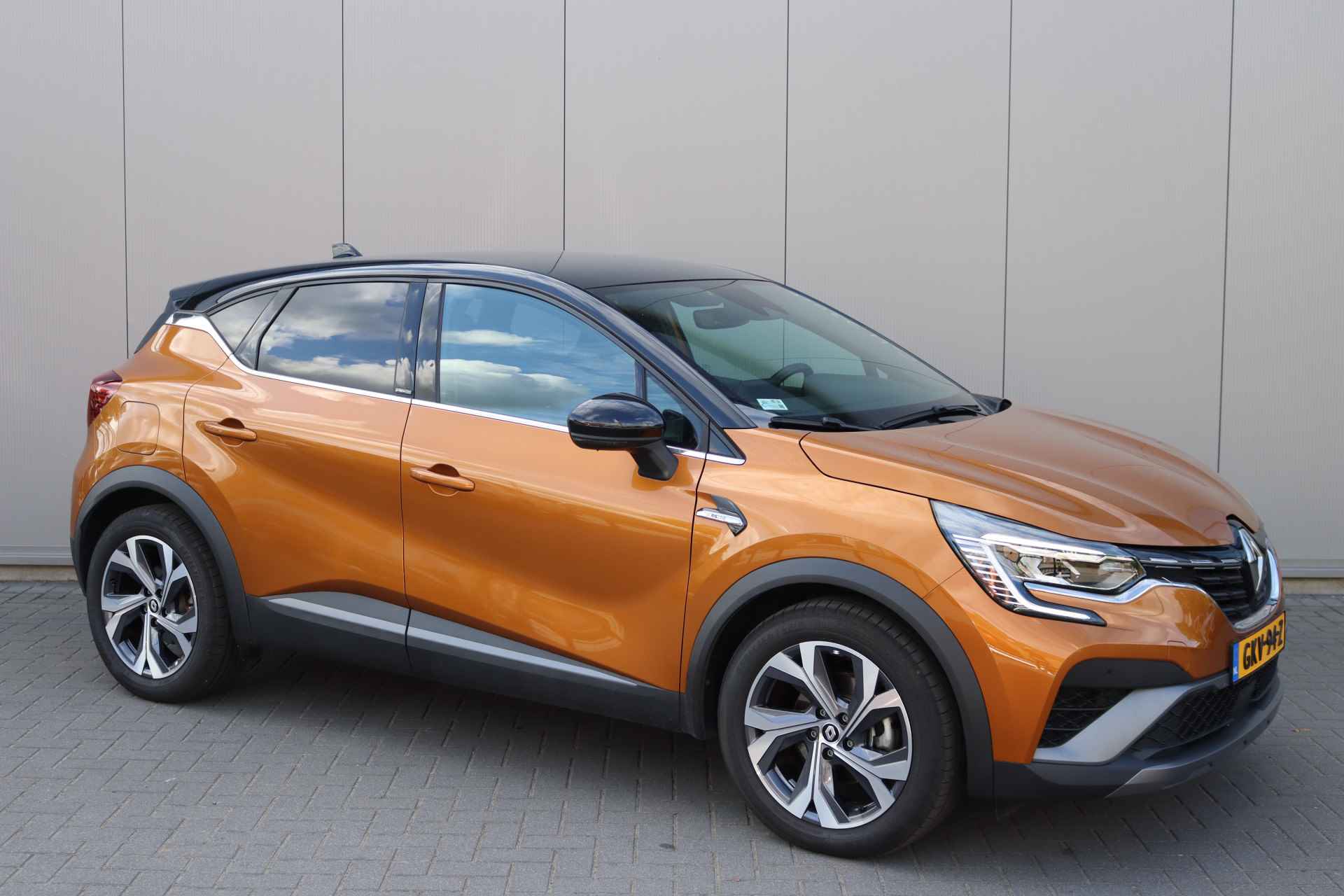 Renault Captur 1.6 E-Tech Plug-in Hybrid 160 R.S. Line Gr.Navigatie/Camera/Cruise-Control/Parkeerhulp - 2/28