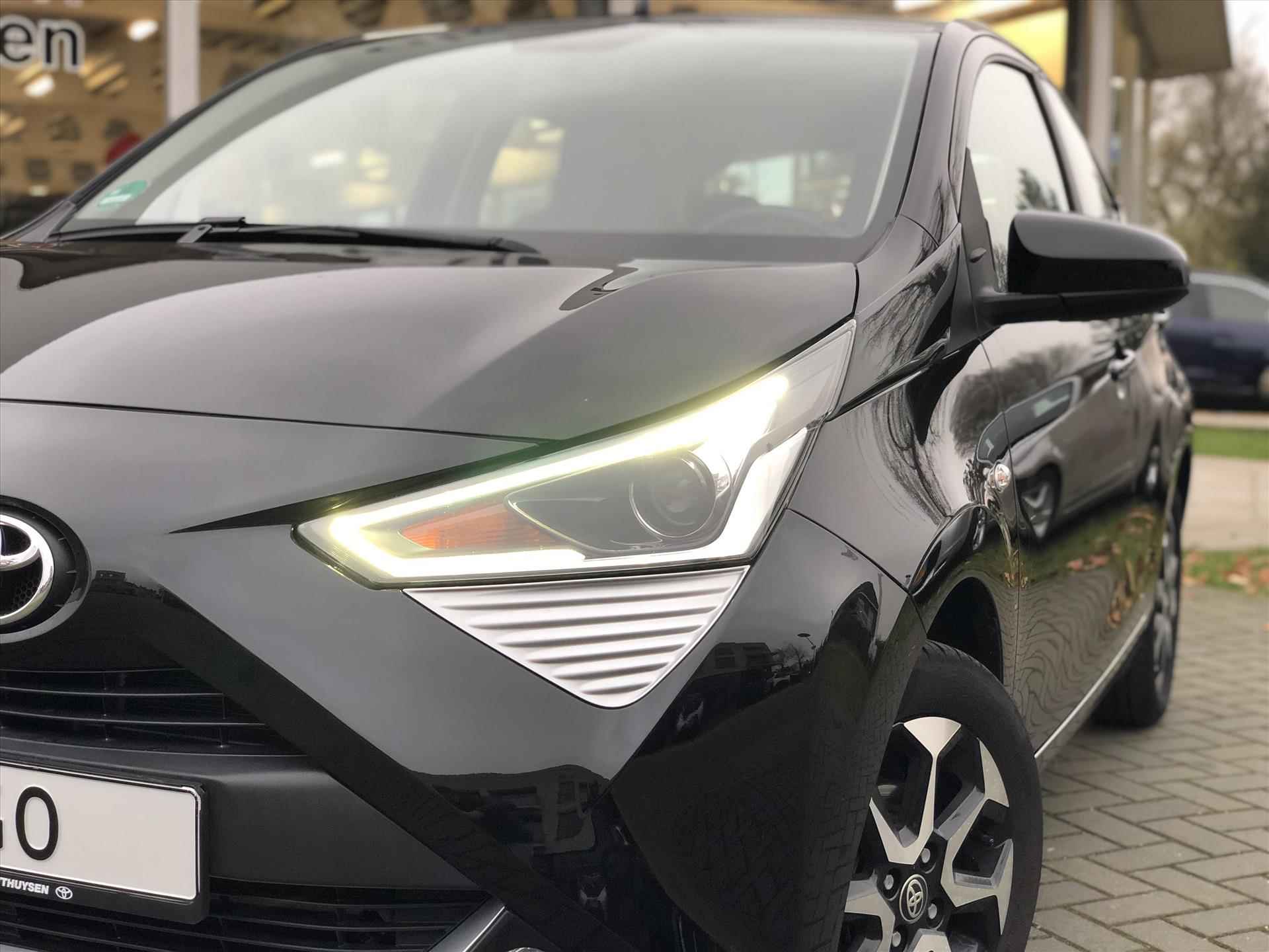 Toyota Aygo 1.0 VVT-i x-joy | Apple CarPlay/Android Auto, lichtmetalen velgen, Airconditioning, In hoogte verstelbare stoel, Parkeercamera - 3/38