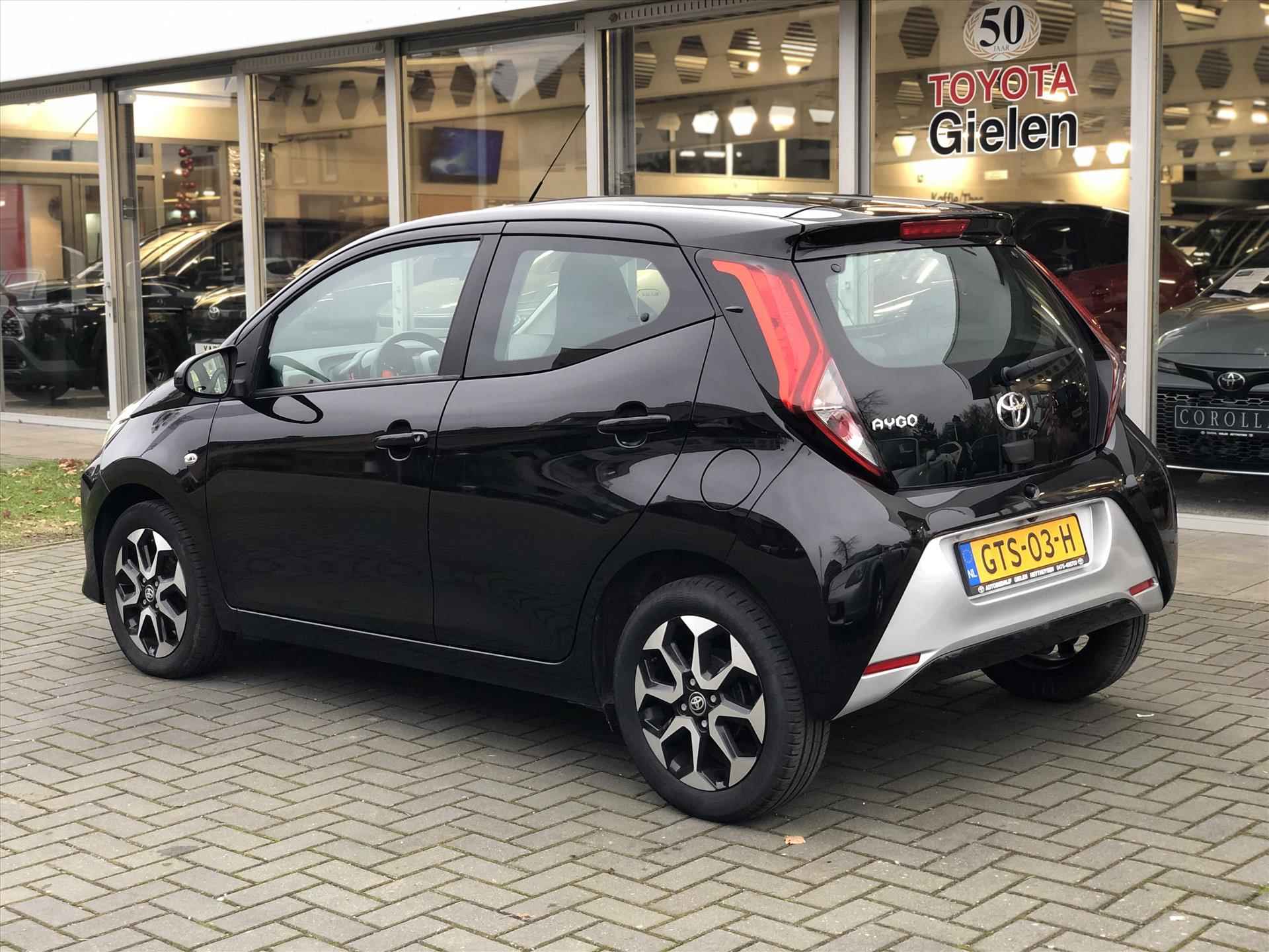 Toyota Aygo 1.0 VVT-i x-joy | Apple CarPlay/Android Auto, lichtmetalen velgen, Airconditioning, In hoogte verstelbare stoel, Parkeercamera - 4/38