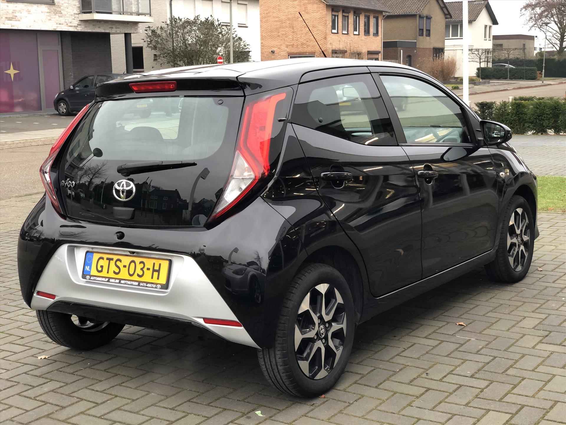 Toyota Aygo 1.0 VVT-i x-joy | Apple CarPlay/Android Auto, lichtmetalen velgen, Airconditioning, In hoogte verstelbare stoel, Parkeercamera - 5/38