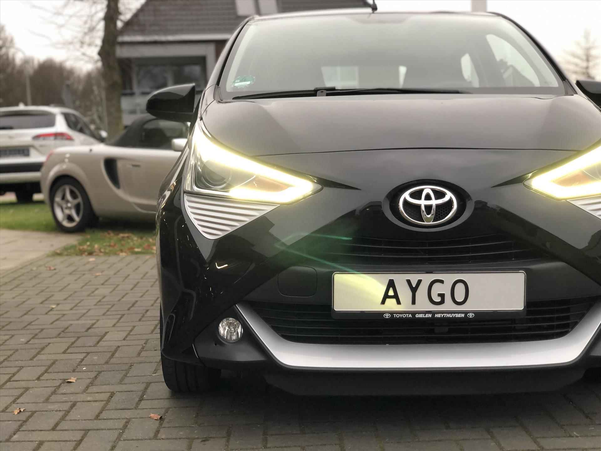 Toyota Aygo 1.0 VVT-i x-joy | Apple CarPlay/Android Auto, lichtmetalen velgen, Airconditioning, In hoogte verstelbare stoel, Parkeercamera - 9/38