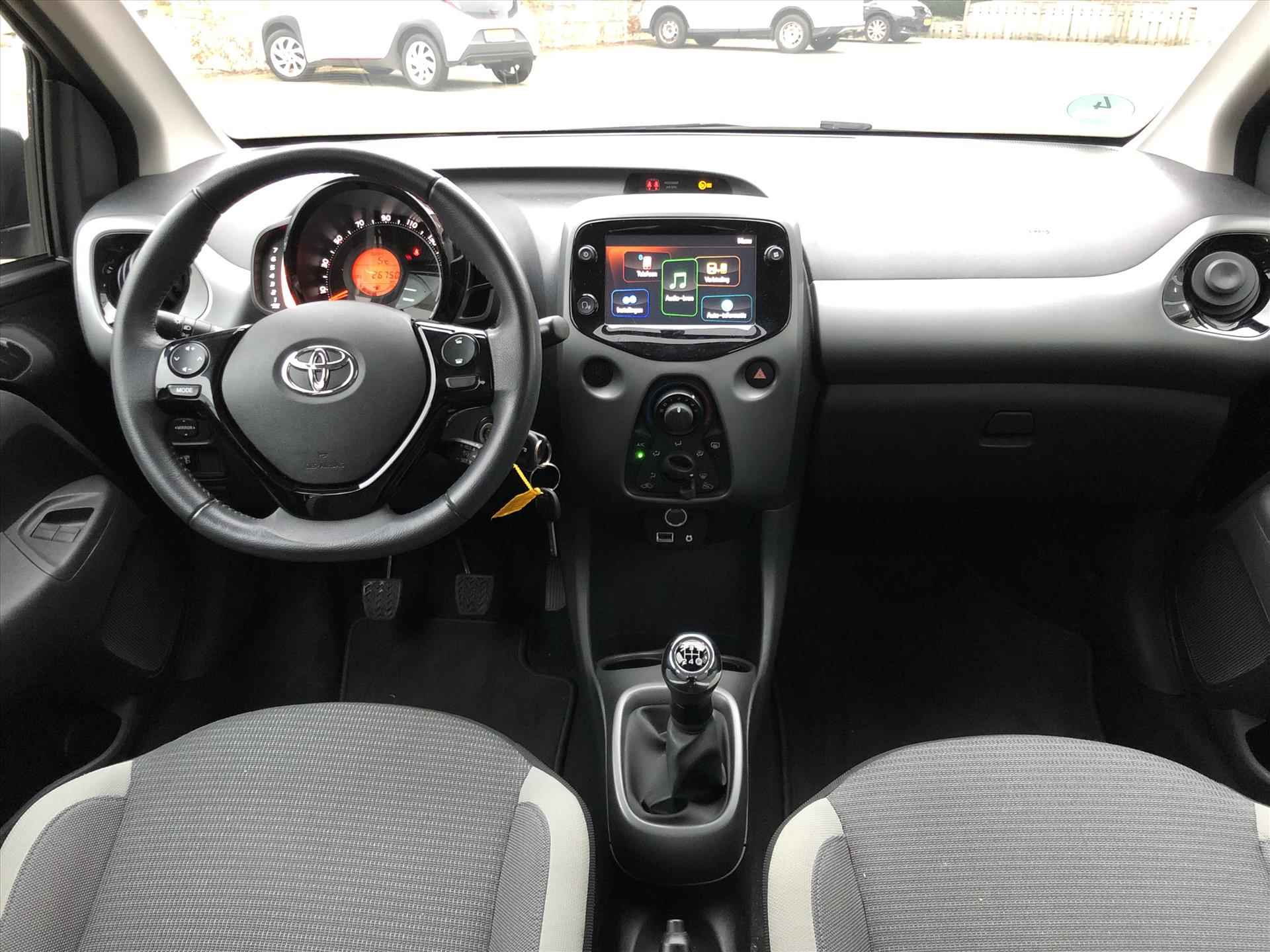 Toyota Aygo 1.0 VVT-i x-joy | Apple CarPlay/Android Auto, lichtmetalen velgen, Airconditioning, In hoogte verstelbare stoel, Parkeercamera - 14/38