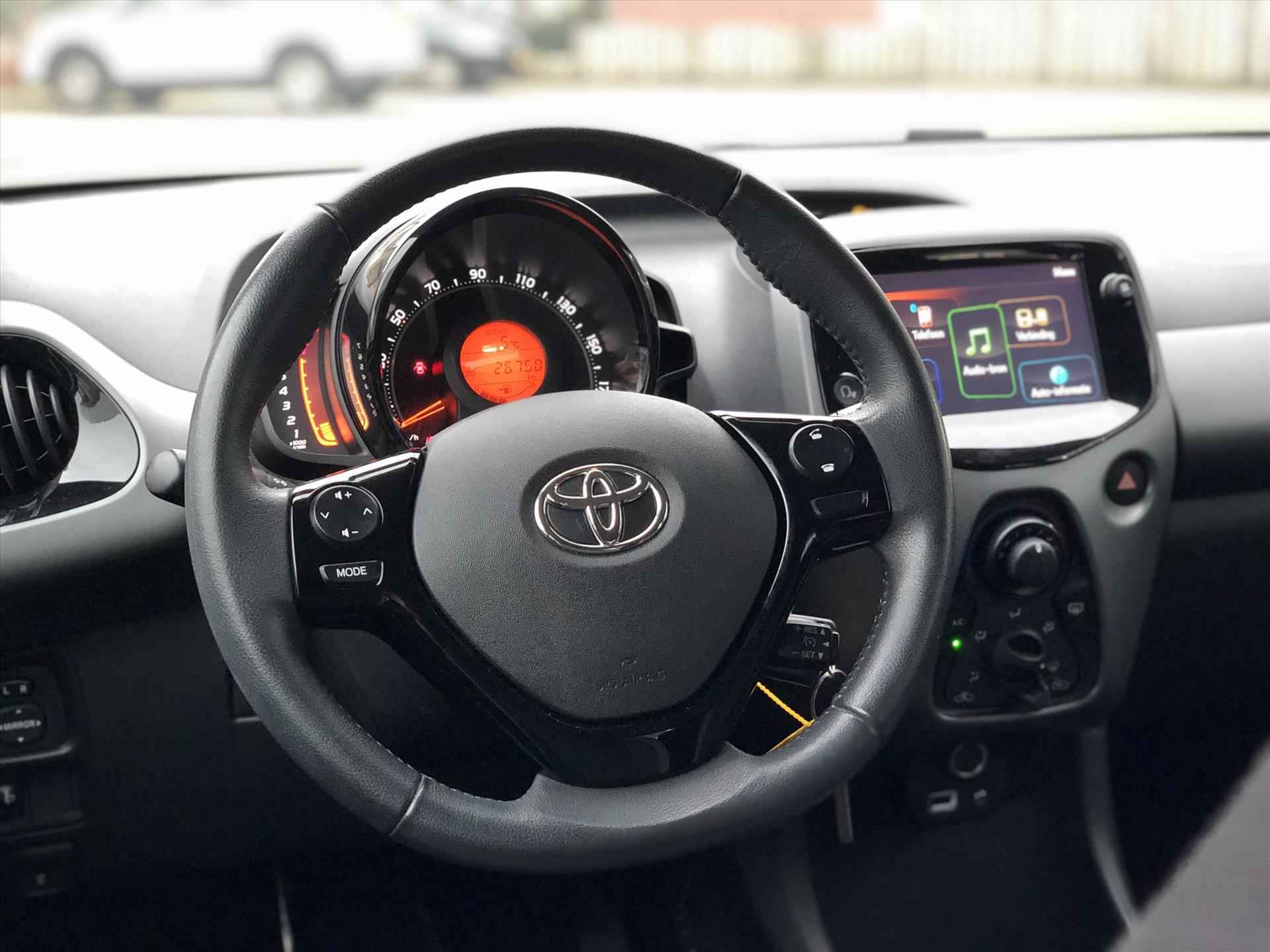 Toyota Aygo 1.0 VVT-i x-joy | Apple CarPlay/Android Auto, lichtmetalen velgen, Airconditioning, In hoogte verstelbare stoel, Parkeercamera - 17/38