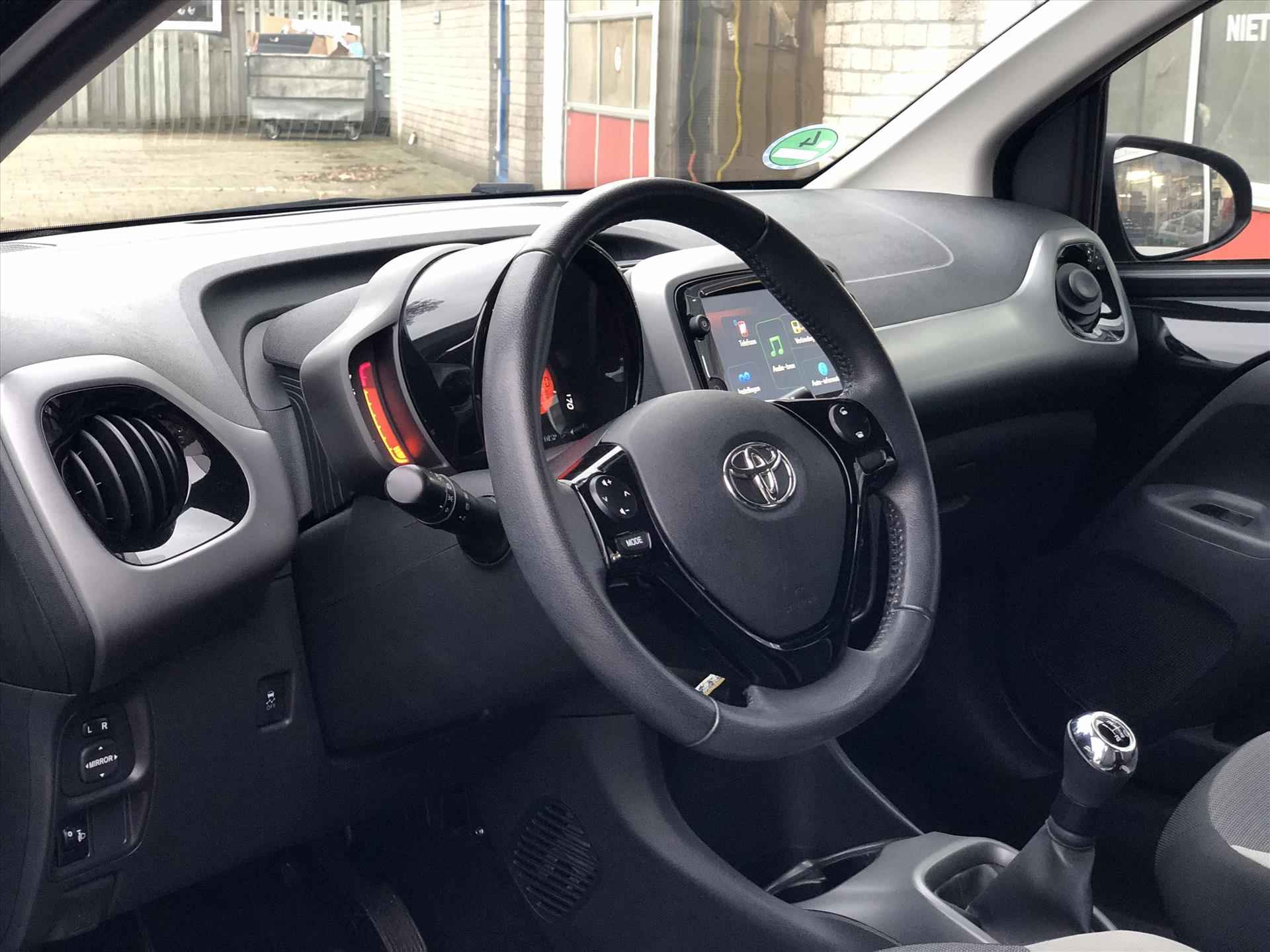 Toyota Aygo 1.0 VVT-i x-joy | Apple CarPlay/Android Auto, lichtmetalen velgen, Airconditioning, In hoogte verstelbare stoel, Parkeercamera - 20/38