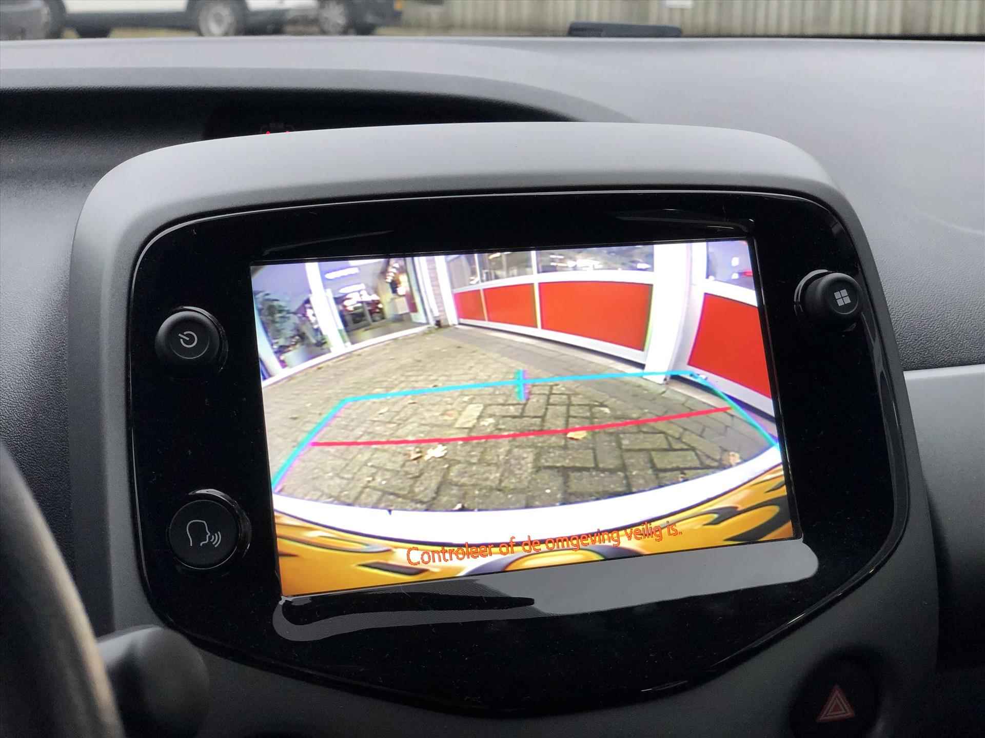 Toyota Aygo 1.0 VVT-i x-joy | Apple CarPlay/Android Auto, lichtmetalen velgen, Airconditioning, In hoogte verstelbare stoel, Parkeercamera - 21/38