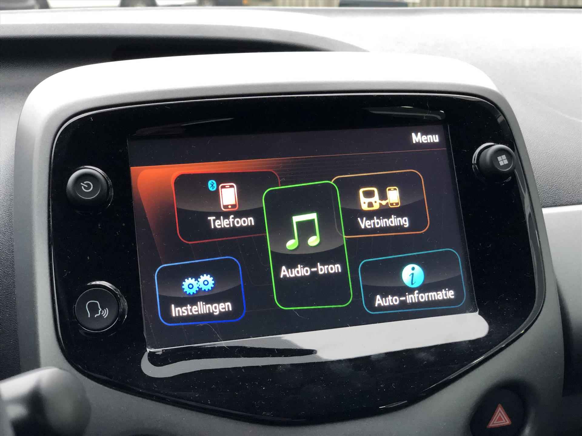 Toyota Aygo 1.0 VVT-i x-joy | Apple CarPlay/Android Auto, lichtmetalen velgen, Airconditioning, In hoogte verstelbare stoel, Parkeercamera - 22/38