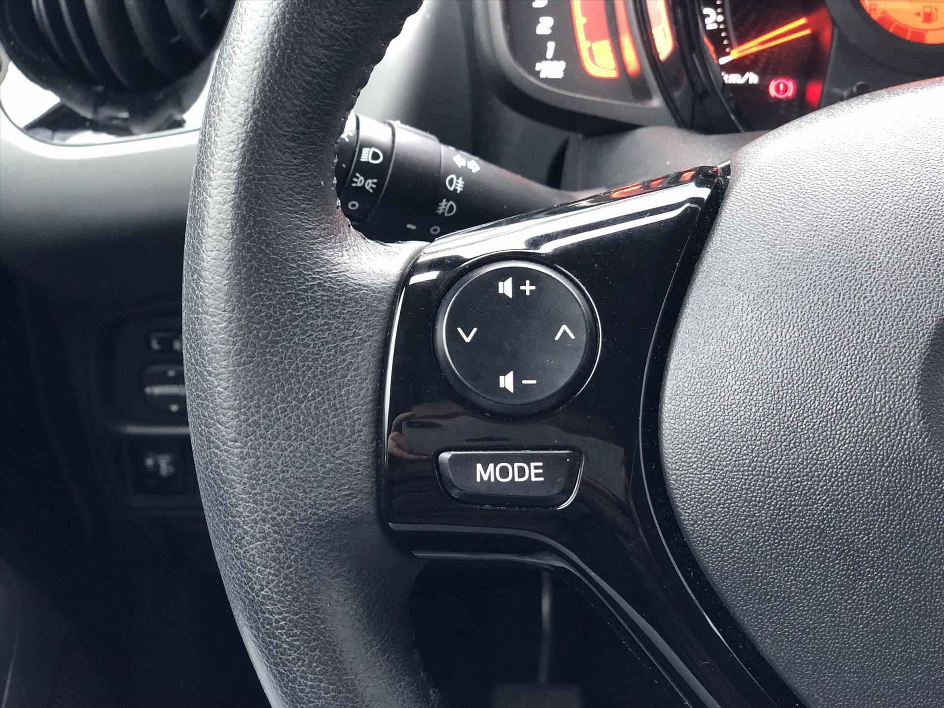 Toyota Aygo 1.0 VVT-i x-joy | Apple CarPlay/Android Auto, lichtmetalen velgen, Airconditioning, In hoogte verstelbare stoel, Parkeercamera - 26/38