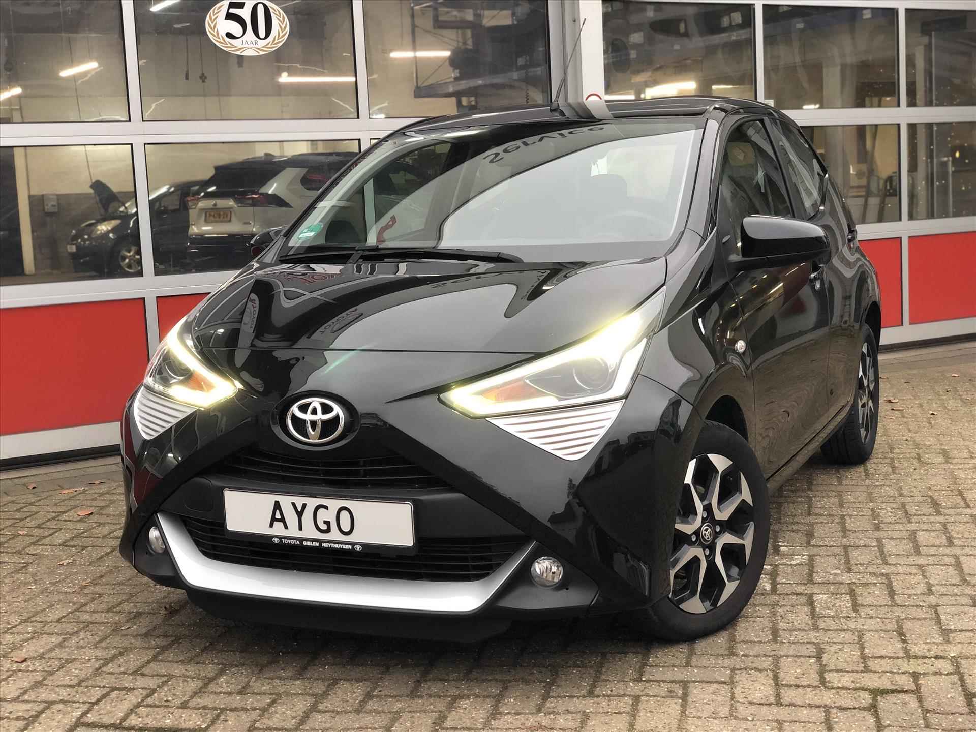 Toyota Aygo 1.0 VVT-i x-joy | Apple CarPlay/Android Auto, lichtmetalen velgen, Airconditioning, In hoogte verstelbare stoel, Parkeercamera - 37/38