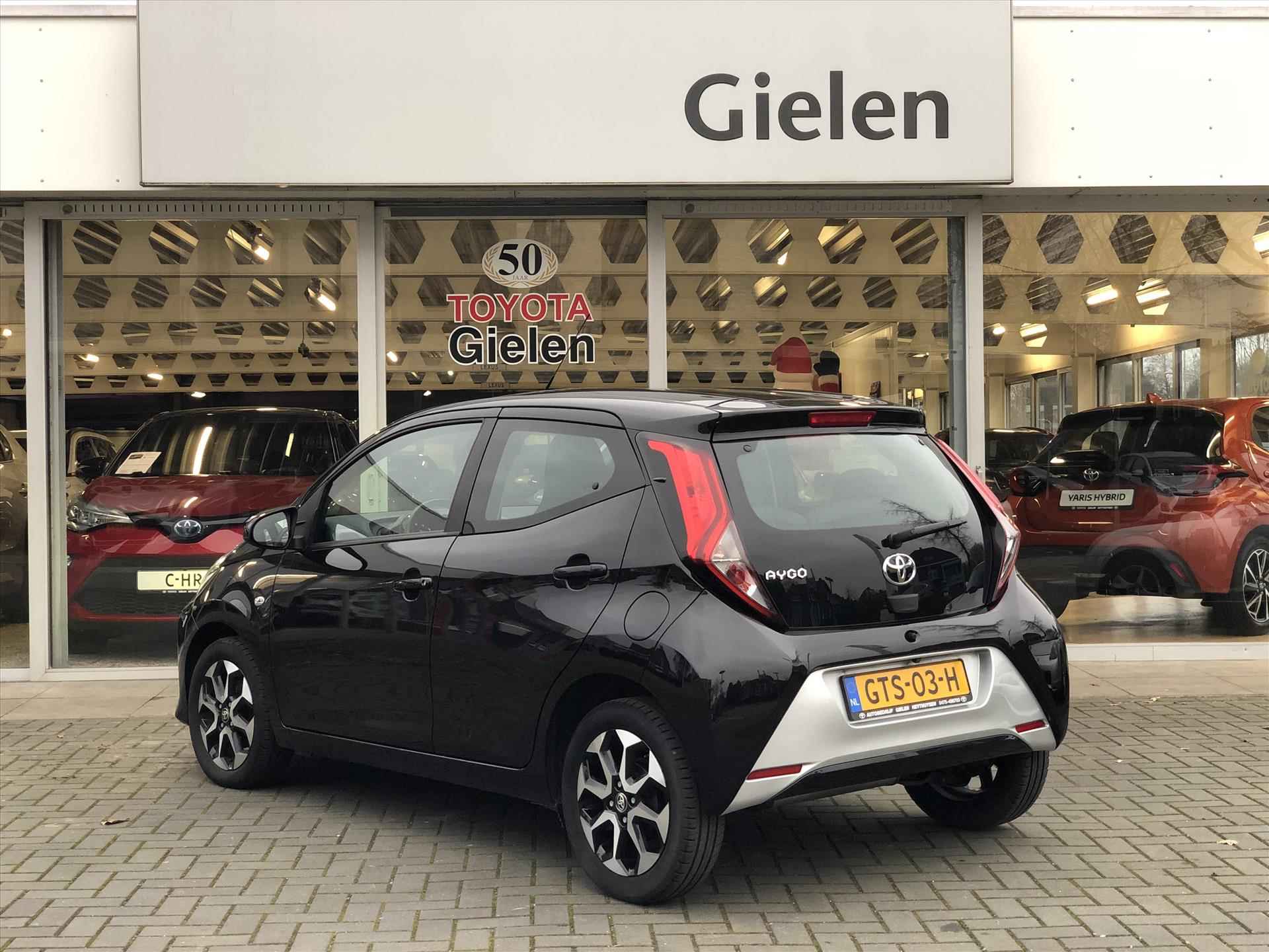 Toyota Aygo 1.0 VVT-i x-joy | Apple CarPlay/Android Auto, lichtmetalen velgen, Airconditioning, In hoogte verstelbare stoel, Parkeercamera - 38/38