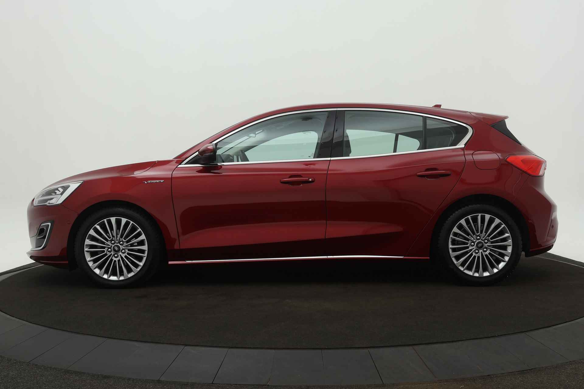 Ford Focus BWJ 2019 / 1.0 EcoB 126PK Vignale / Leer / Clima / Full LED / Ad. Cruise / Navi / Stoelverw / Voorruit verw / Stuurwiel verw / - 7/33