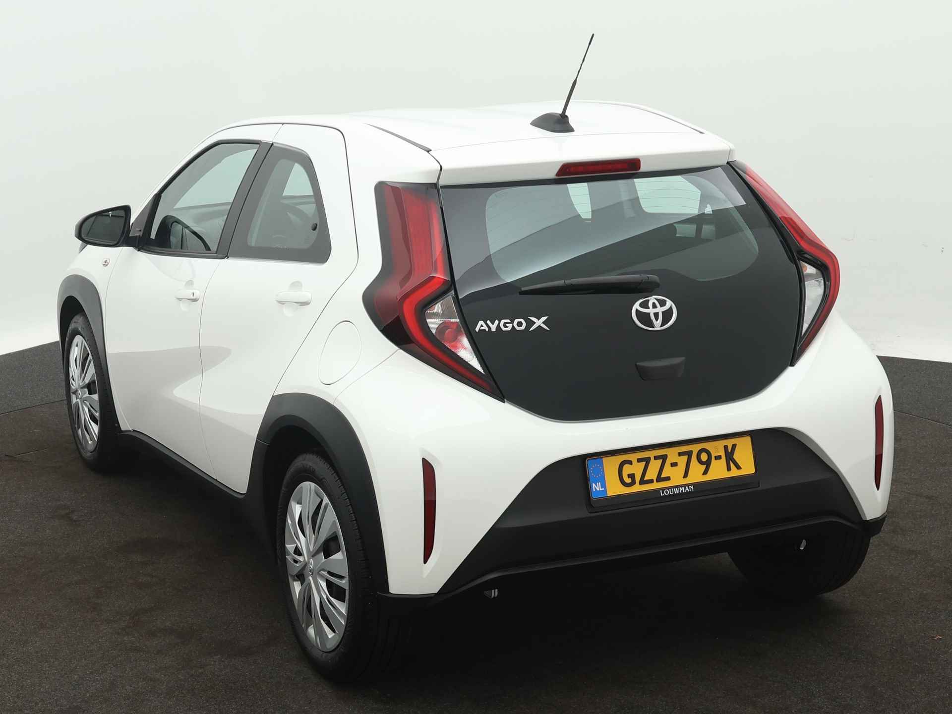 Toyota Aygo X 1.0 VVT-i X-Play Limited | Airco | Camera | Apple Carplay/Android Auto | Stoelverwarming | - 17/41