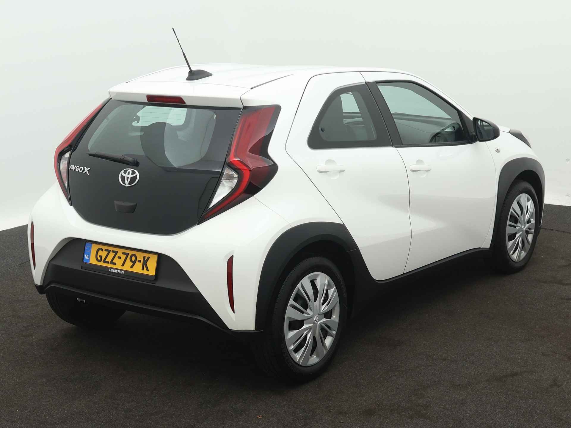 Toyota Aygo X 1.0 VVT-i X-Play Limited | Airco | Camera | Apple Carplay/Android Auto | Stoelverwarming | - 18/41