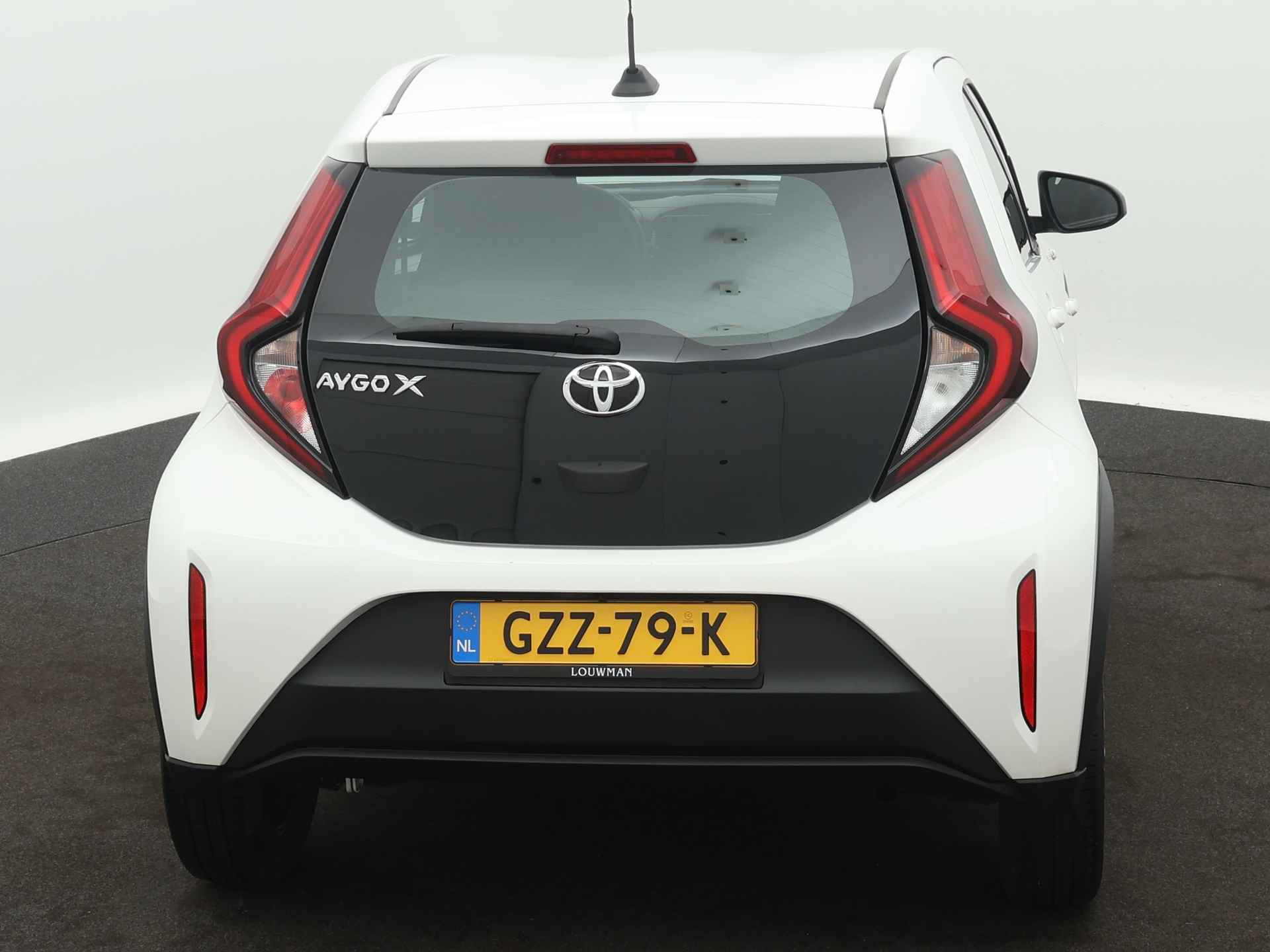 Toyota Aygo X 1.0 VVT-i X-Play Limited | Airco | Camera | Apple Carplay/Android Auto | Stoelverwarming | - 30/41