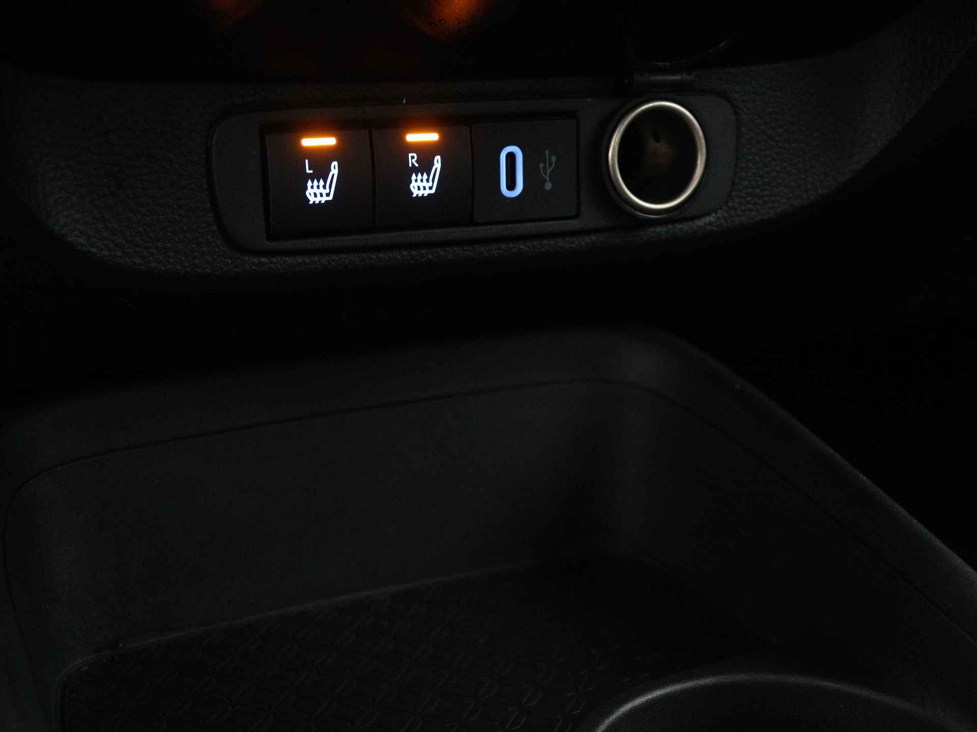 Toyota Aygo X 1.0 VVT-i X-Play Limited | Airco | Camera | Apple Carplay/Android Auto | Stoelverwarming | - 35/41