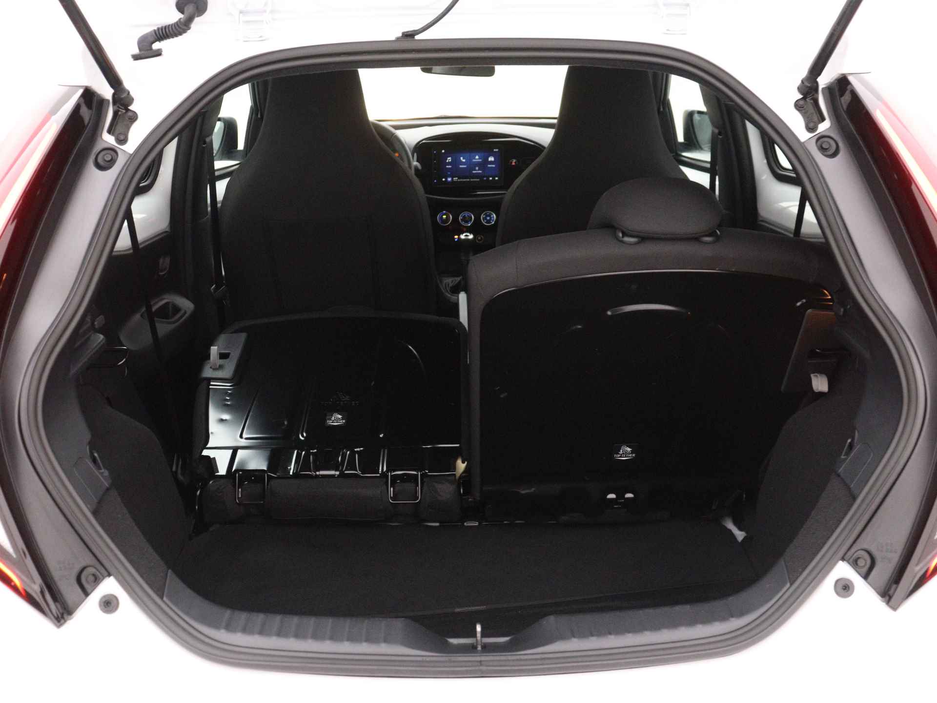 Toyota Aygo X 1.0 VVT-i X-Play Limited | Airco | Camera | Apple Carplay/Android Auto | Stoelverwarming | - 37/41