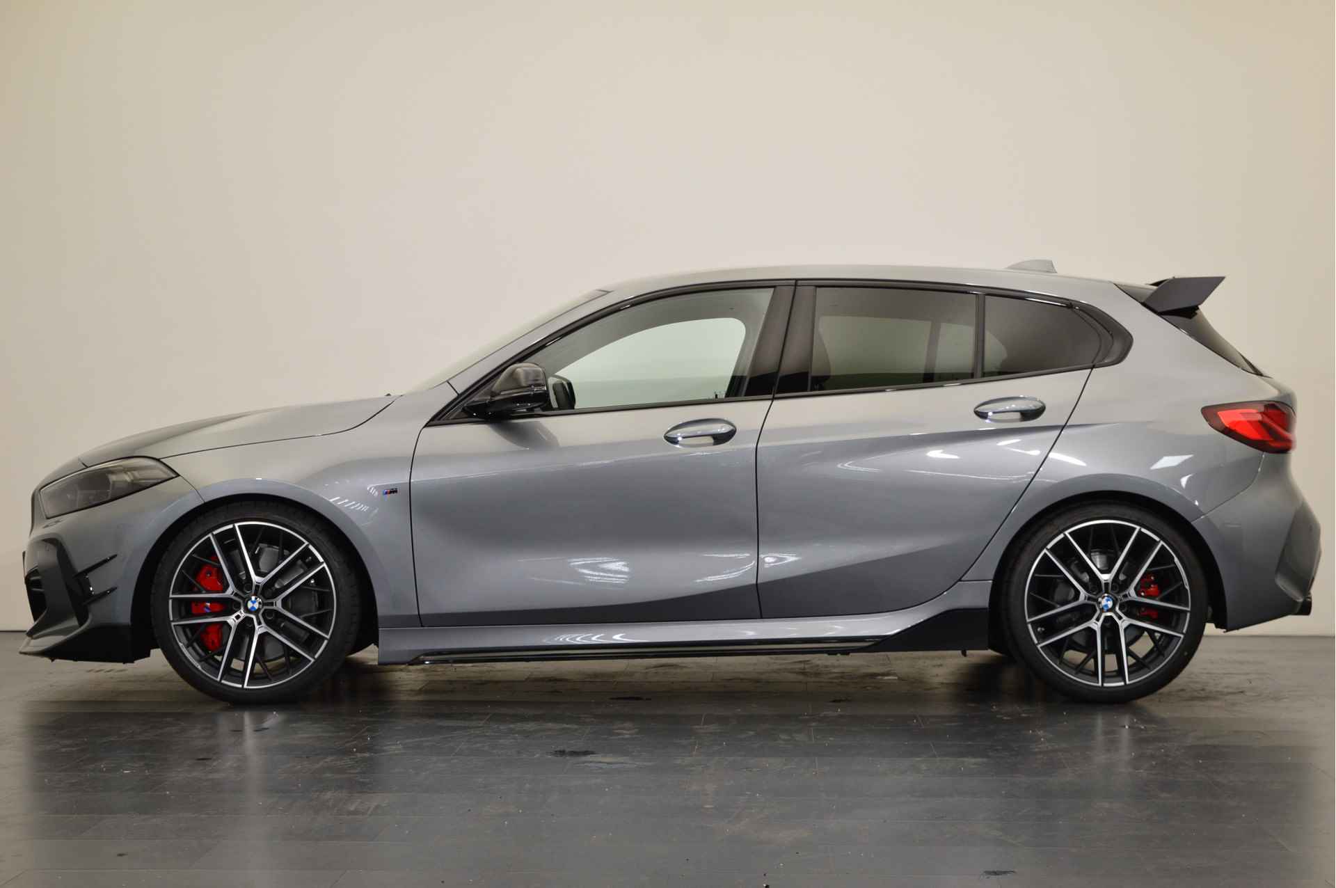 BMW 1-serie 118i M Sport Automaat / Sportstoelen / Adaptieve LED / M Sportonderstel / Live Cockpit Professional / Extra getint glas - 3/24