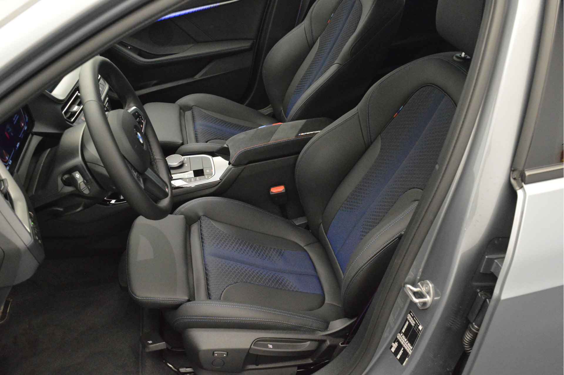 BMW 1-serie 118i M Sport Automaat / Sportstoelen / Adaptieve LED / M Sportonderstel / Live Cockpit Professional / Extra getint glas - 5/24