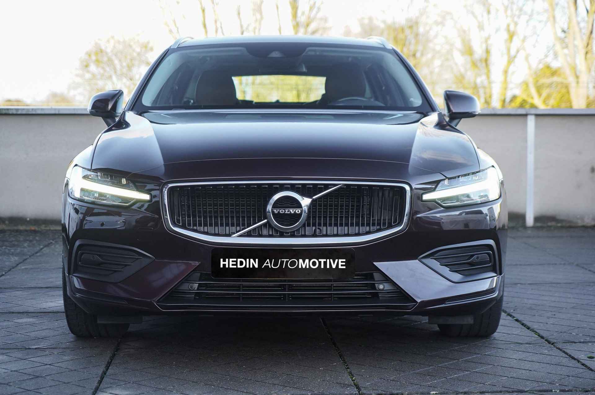 Volvo V60 2.0 T5 Momentum Verwarmbare voorstoelen | Parkeersensoren achter| Panoramadak | 17 inch LM - 2/30