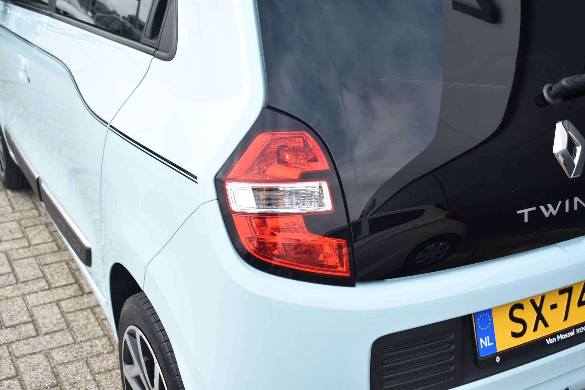 Renault Twingo 1.0 SCe Intens 70pk | Elektrisch Vouwdak | Parkeersensoren achter | Lichtmetalen velgen 16" | 1e eigenaar | Lage KM-Stand! - 11/33