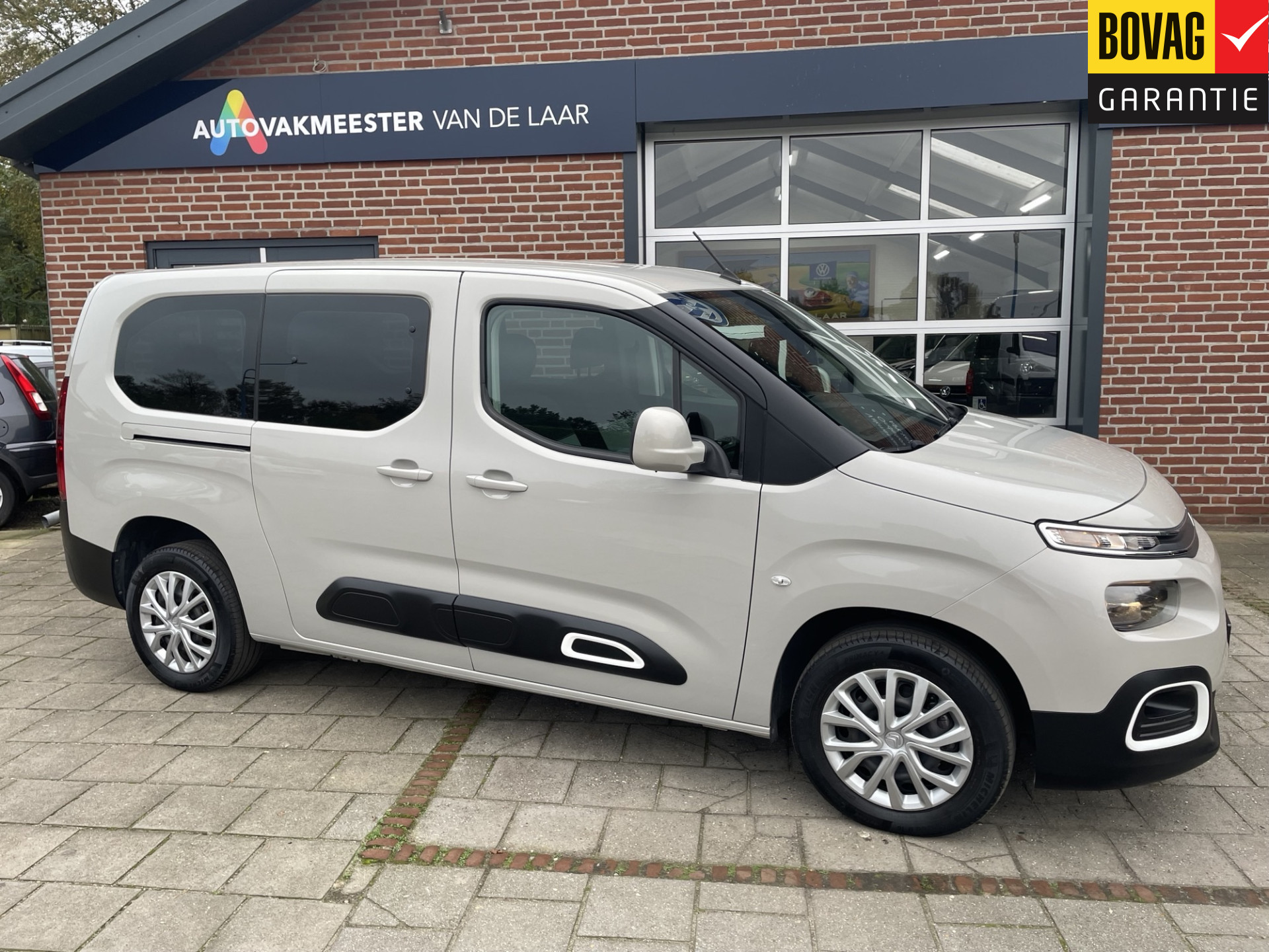 Citroën Berlingo XL 1.2 PureTech Live 7p. 110pk MAXI ( Cruise control, Airco, Parkeersensoren) RIJKLAARPRIJS!