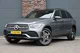 Mercedes-Benz GLC 300e 4MATIC Premium+ AMG Line Aut9 | Distronic+ | Burmester | Panoramadak | Trekhaak | Surround Camera | Sfeerverlichting | Augmented Reality | Geluidsisolerend Glas |