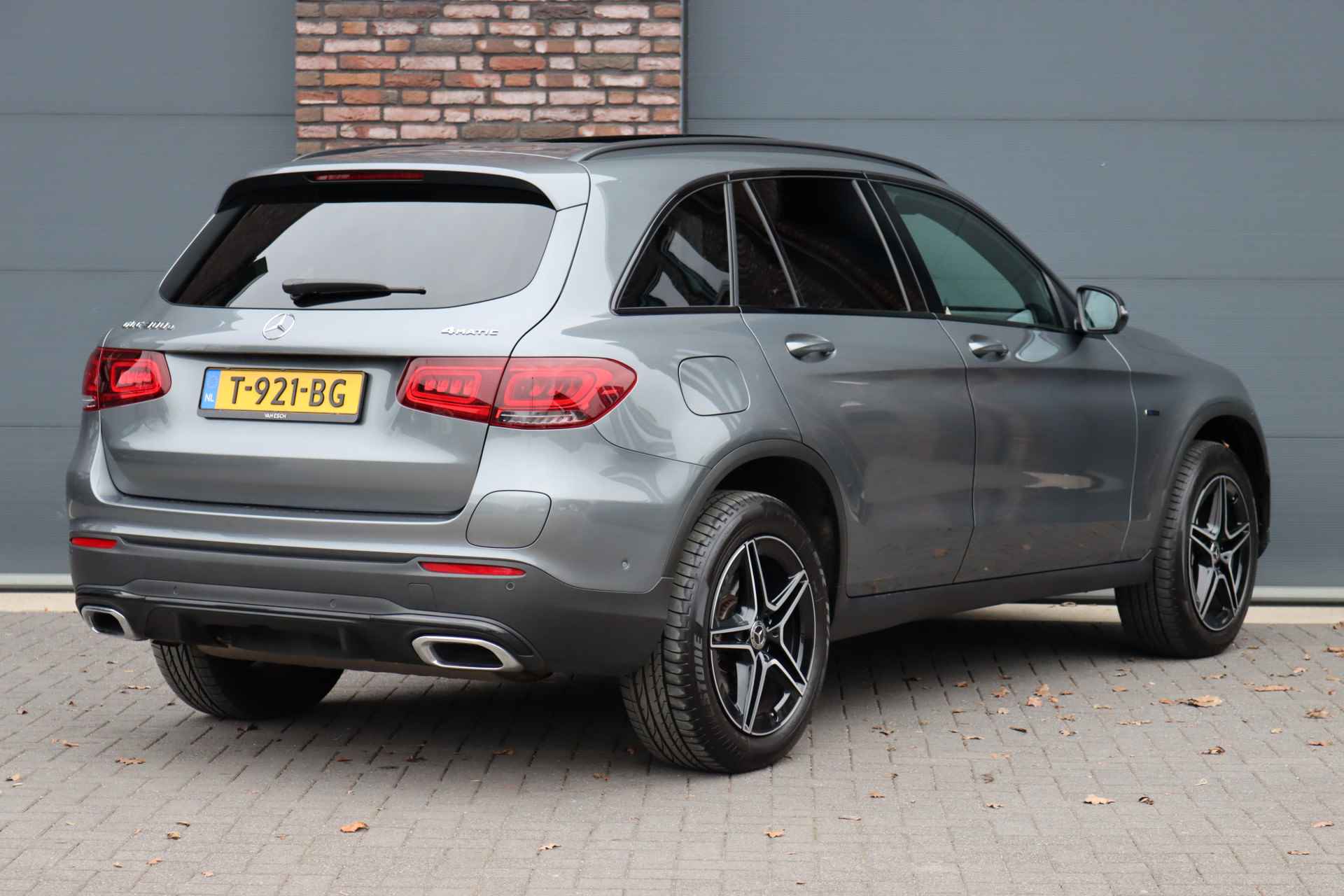 Mercedes-Benz GLC 300e 4MATIC Premium+ AMG Line Aut9 | Distronic+ | Burmester | Panoramadak | Trekhaak | Surround Camera | Sfeerverlichting | Augmented Reality | Geluidsisolerend Glas | - 8/43