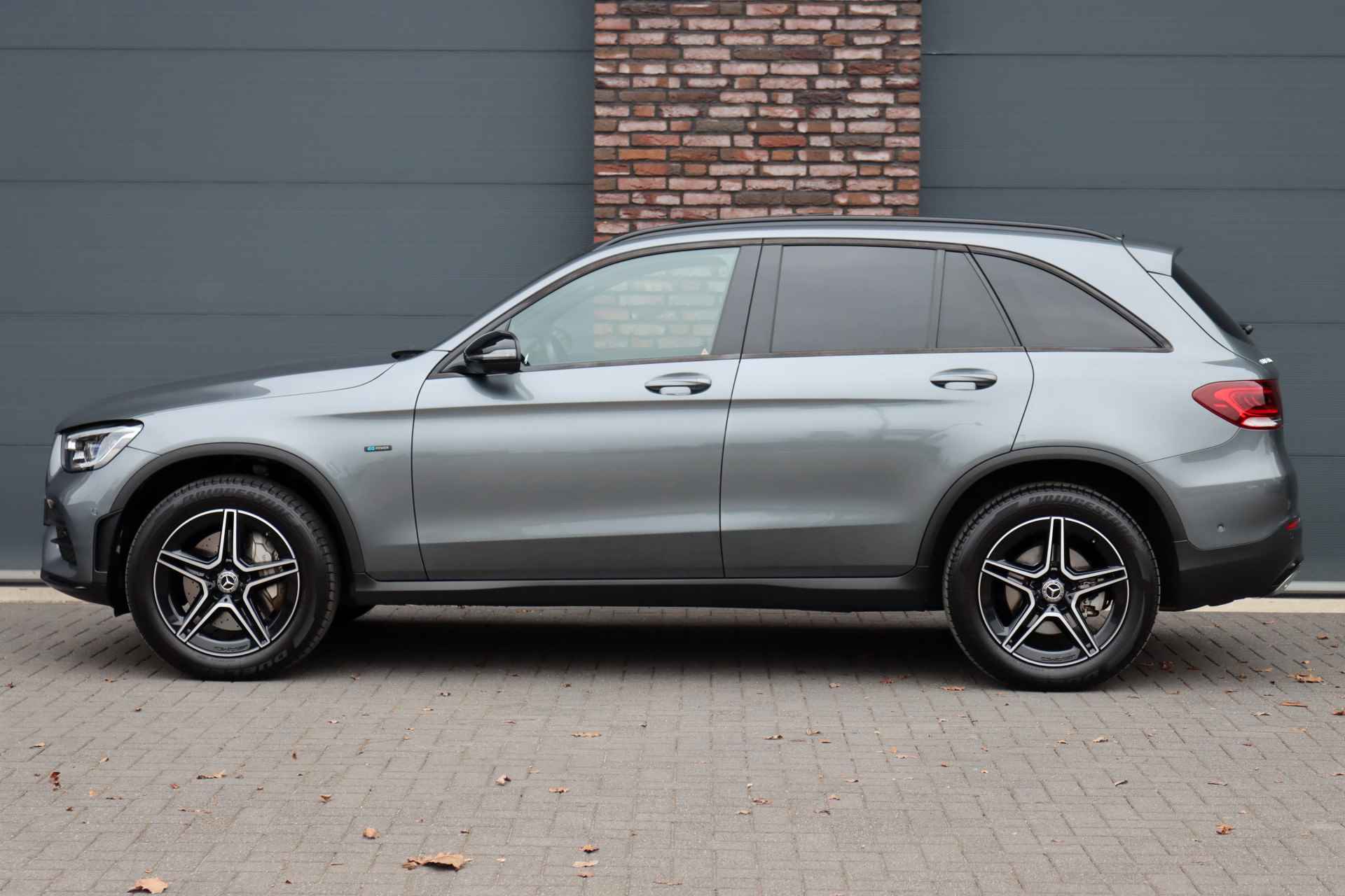 Mercedes-Benz GLC 300e 4MATIC Premium+ AMG Line Aut9 | Distronic+ | Burmester | Panoramadak | Trekhaak | Surround Camera | Sfeerverlichting | Augmented Reality | Geluidsisolerend Glas | - 10/43