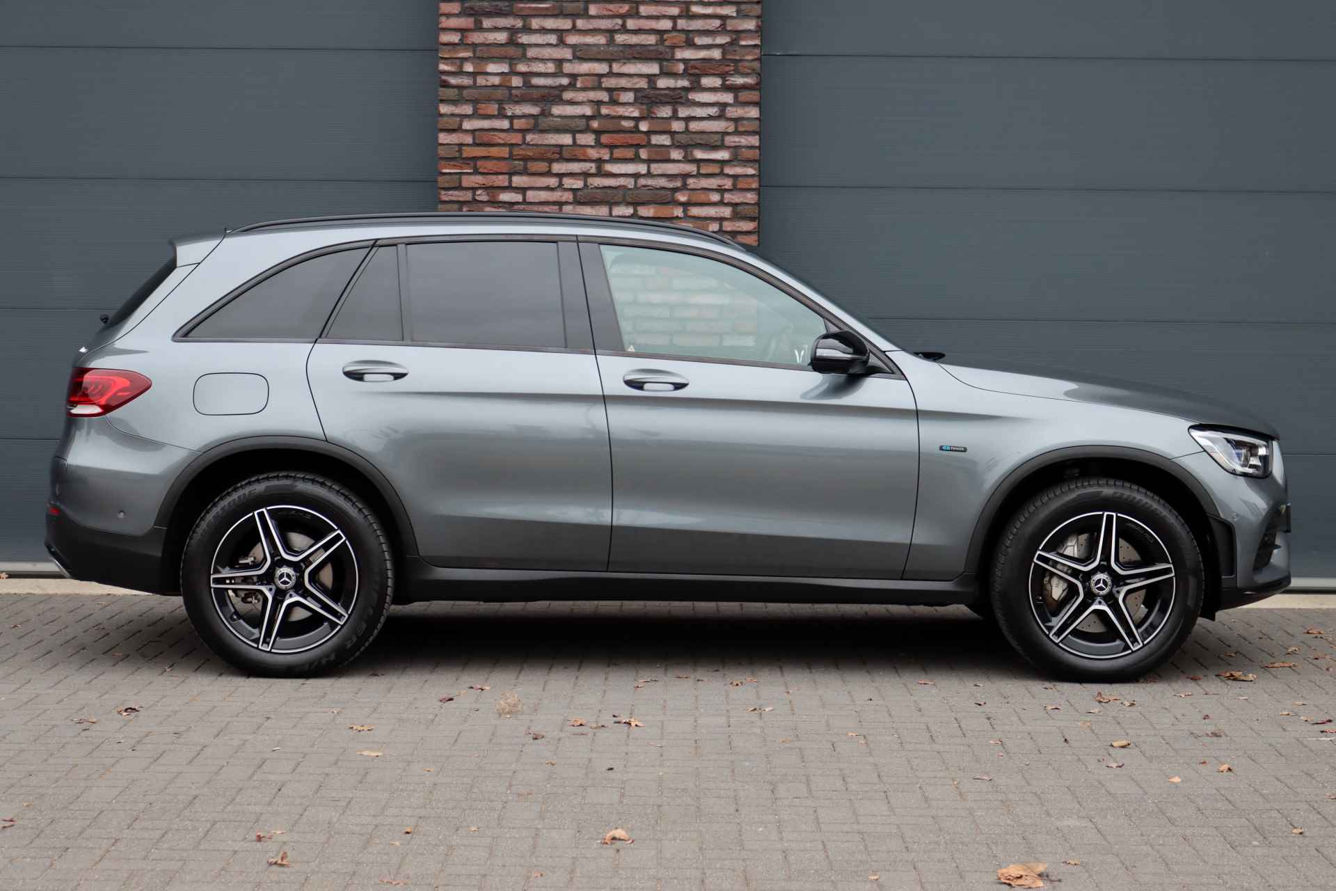 Mercedes-Benz GLC 300e 4MATIC Premium+ AMG Line Aut9 | Distronic+ | Burmester | Panoramadak | Trekhaak | Surround Camera | Sfeerverlichting | Augmented Reality | Geluidsisolerend Glas | - 12/43