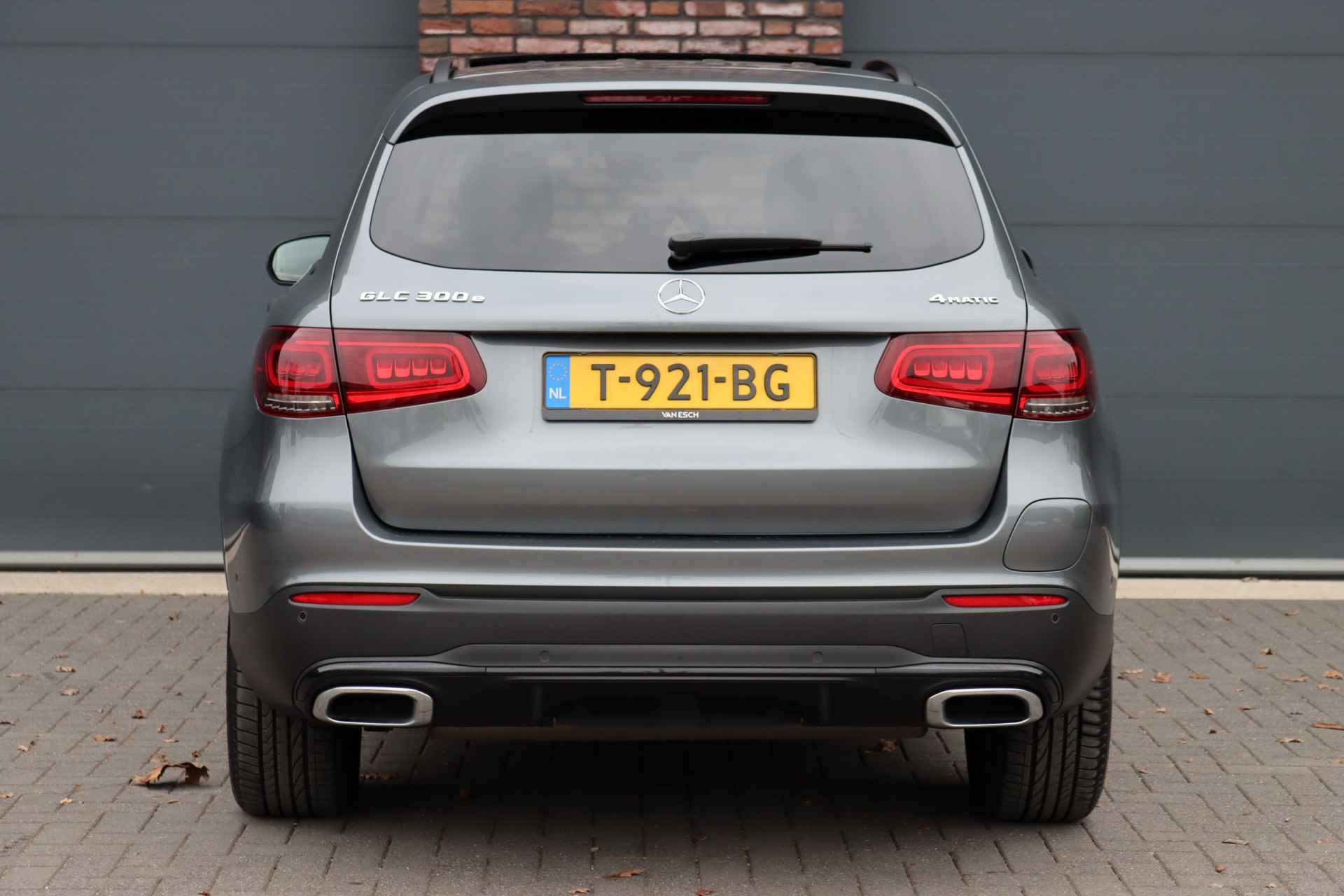 Mercedes-Benz GLC 300e 4MATIC Premium+ AMG Line Aut9 | Distronic+ | Burmester | Panoramadak | Trekhaak | Surround Camera | Sfeerverlichting | Augmented Reality | Geluidsisolerend Glas | - 16/43