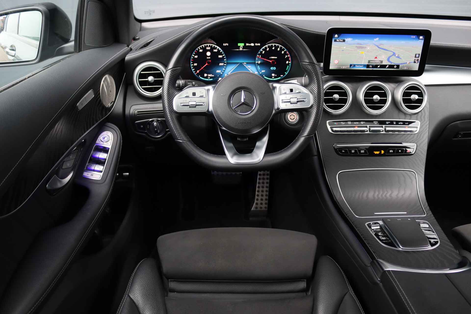 Mercedes-Benz GLC 300e 4MATIC Premium+ AMG Line Aut9 | Distronic+ | Burmester | Panoramadak | Trekhaak | Surround Camera | Sfeerverlichting | Augmented Reality | Geluidsisolerend Glas | - 28/43