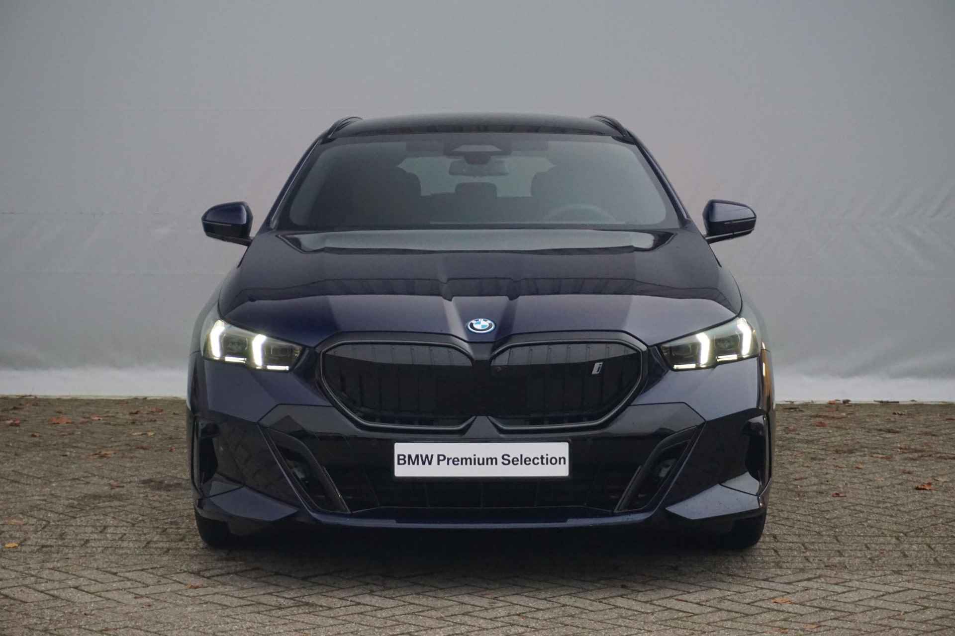 BMW i5 Touring eDrive40 M Sport Pro / Innovation / Comfort Pack / Travel Pack / Trekhaak - 3/29