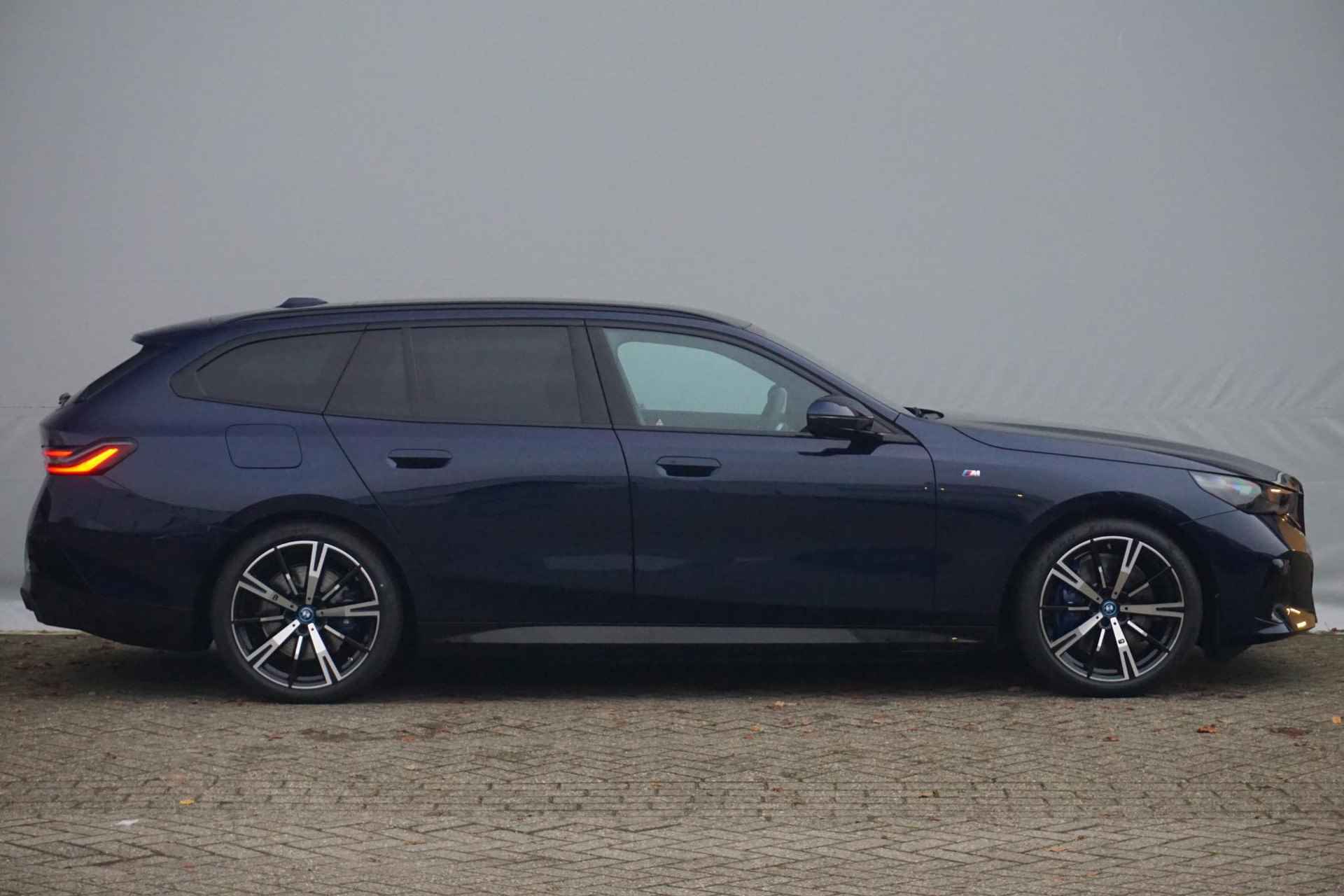 BMW i5 Touring eDrive40 M Sport Pro / Innovation / Comfort Pack / Travel Pack / Trekhaak - 4/29