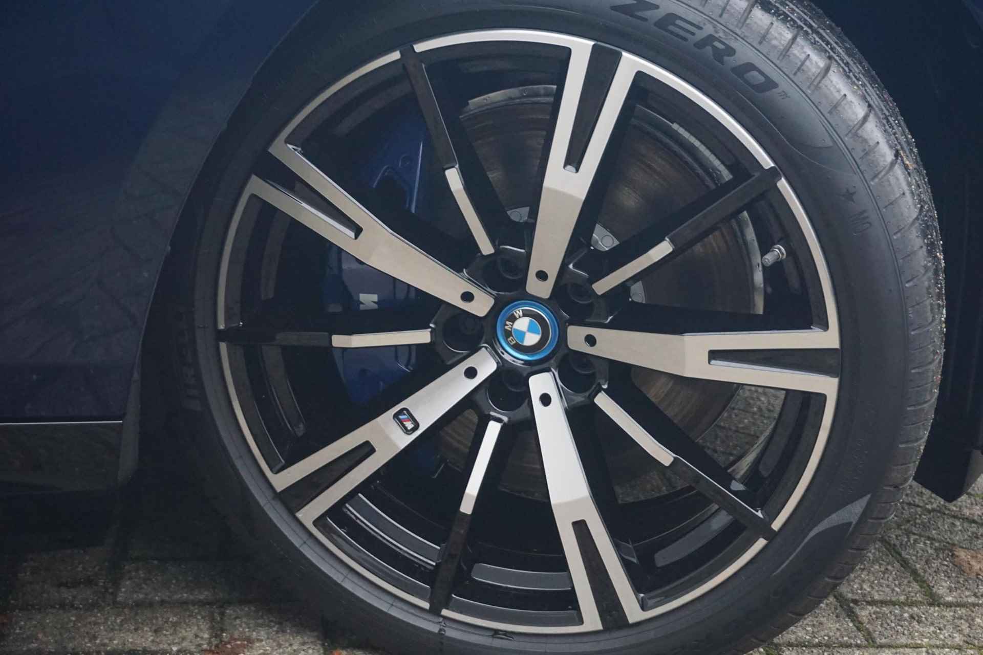 BMW i5 Touring eDrive40 M Sport Pro / Innovation / Comfort Pack / Travel Pack / Trekhaak - 7/29