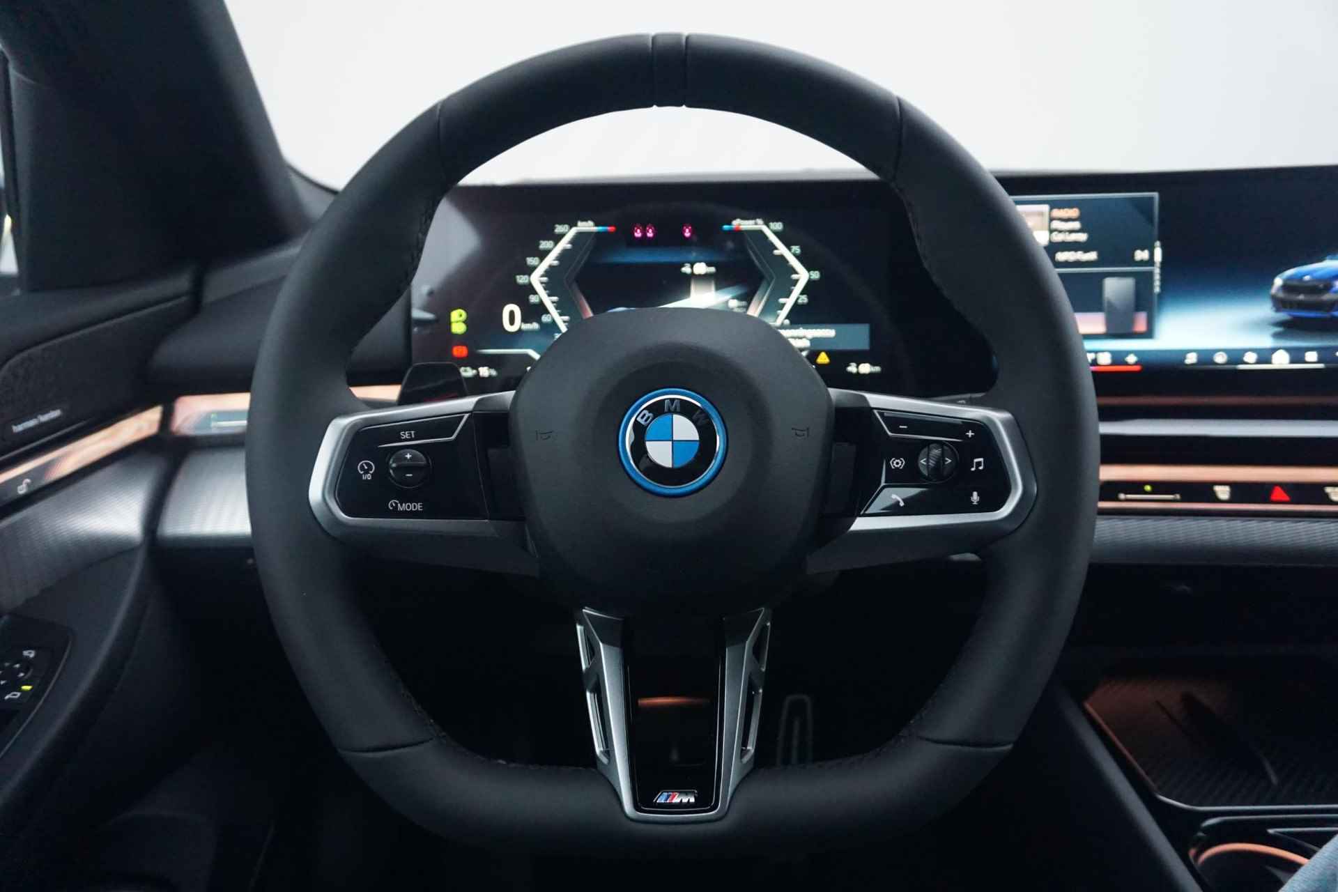 BMW i5 Touring eDrive40 M Sport Pro / Innovation / Comfort Pack / Travel Pack / Trekhaak - 11/29