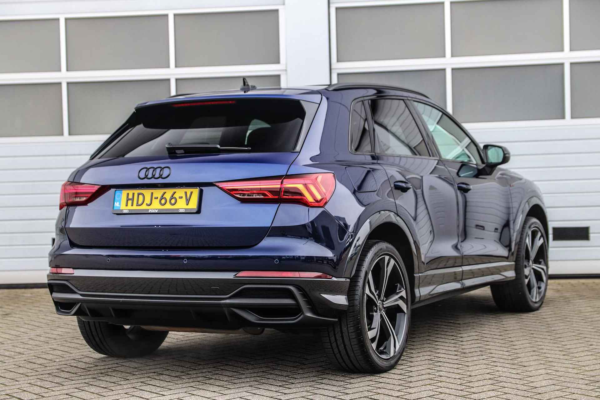 Audi Q3 45 TFSIe 245pk S-Line Edition | Adaptief Onderstel | Trekhaak | Panoramadak - 2/56